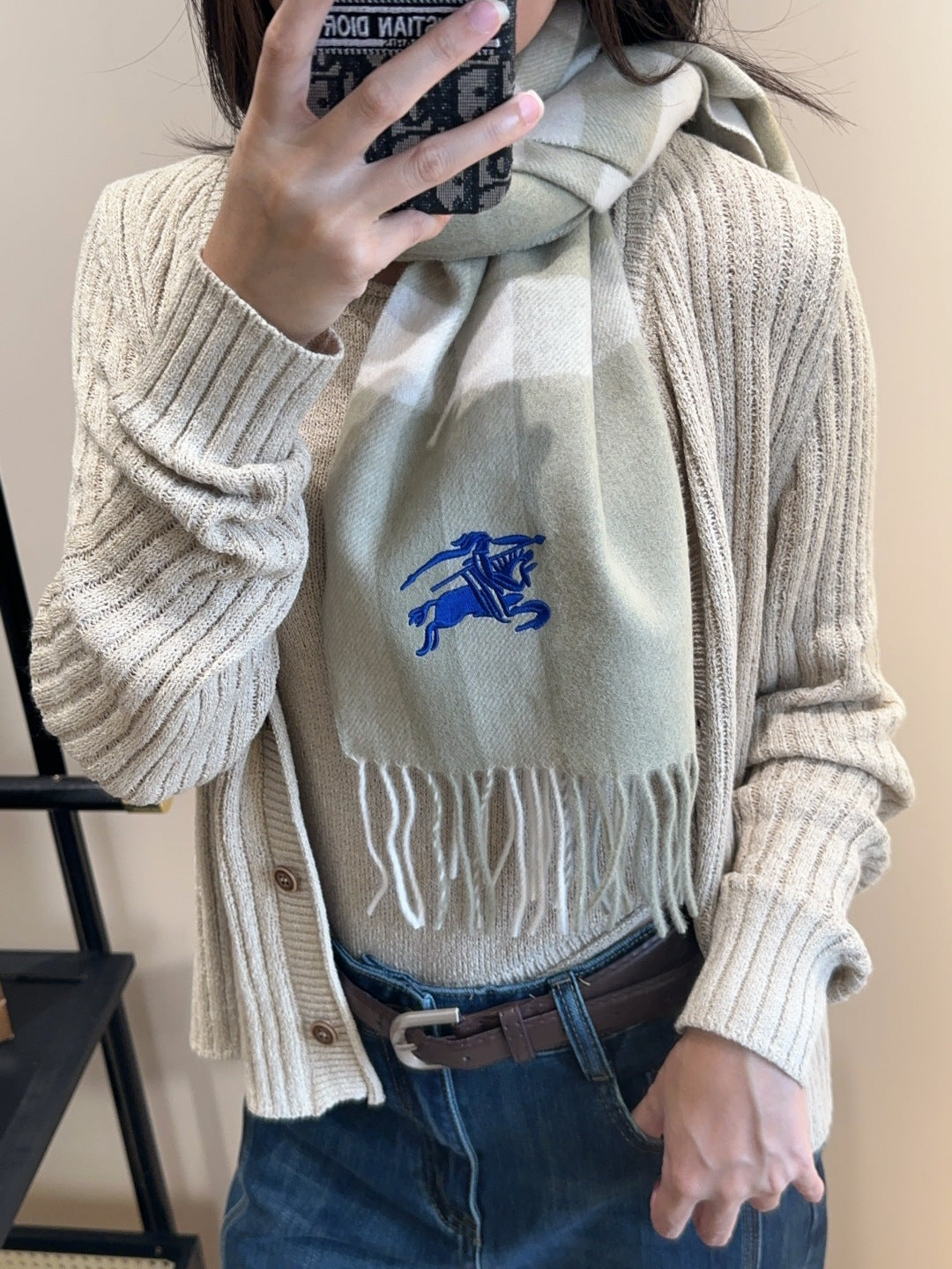 China Replica Burberry Scarf 48usd Only