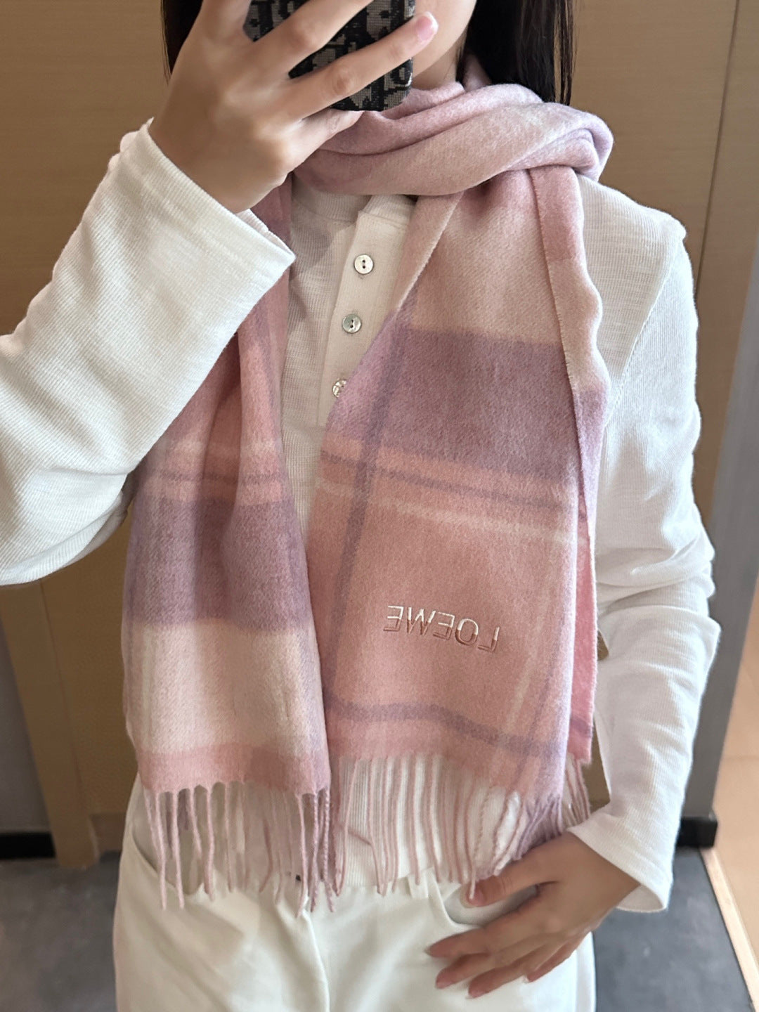 China Replica Loewe Scarf 44usd Only