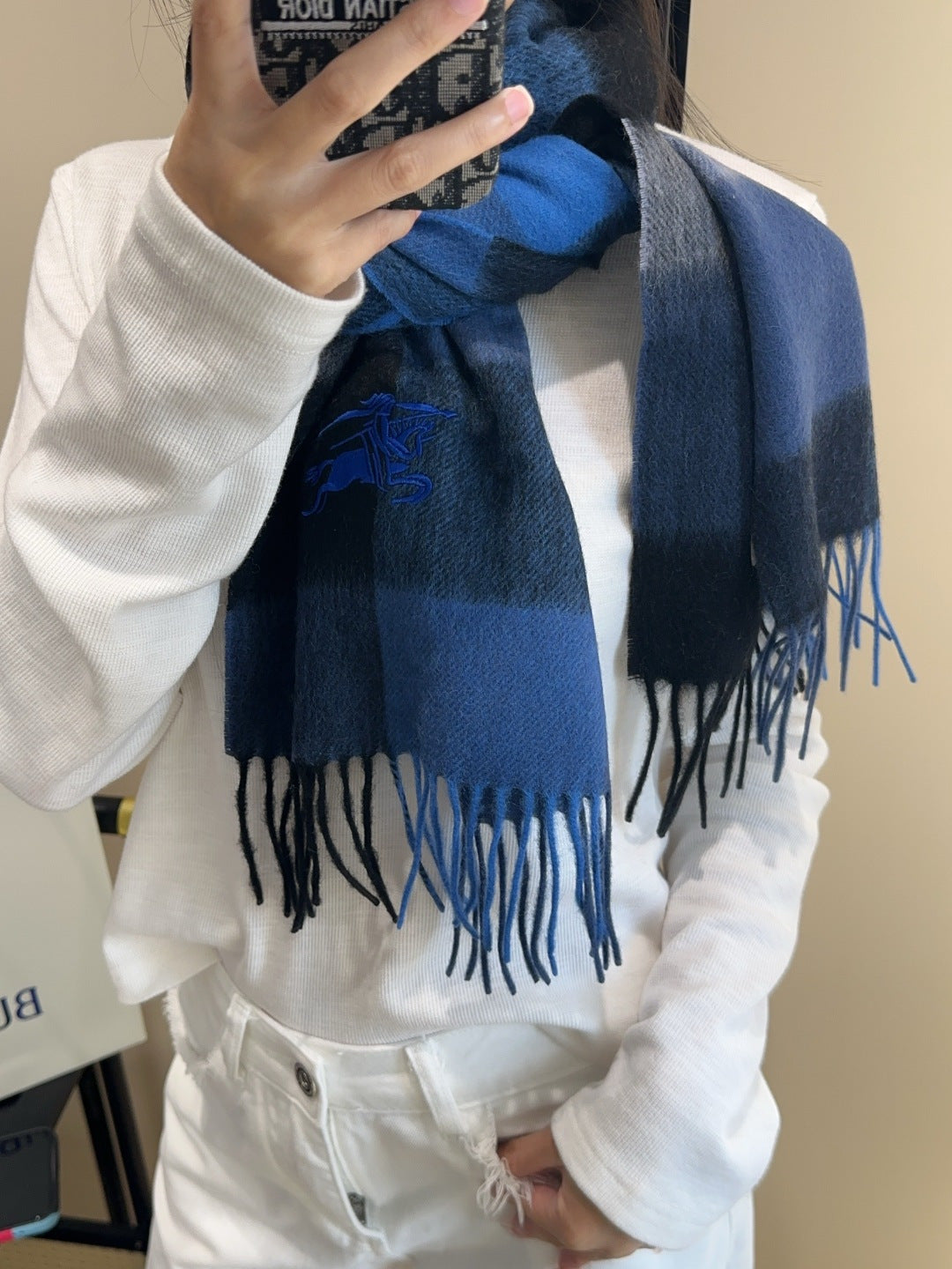 China Replica Burberry Scarf 44usd Only