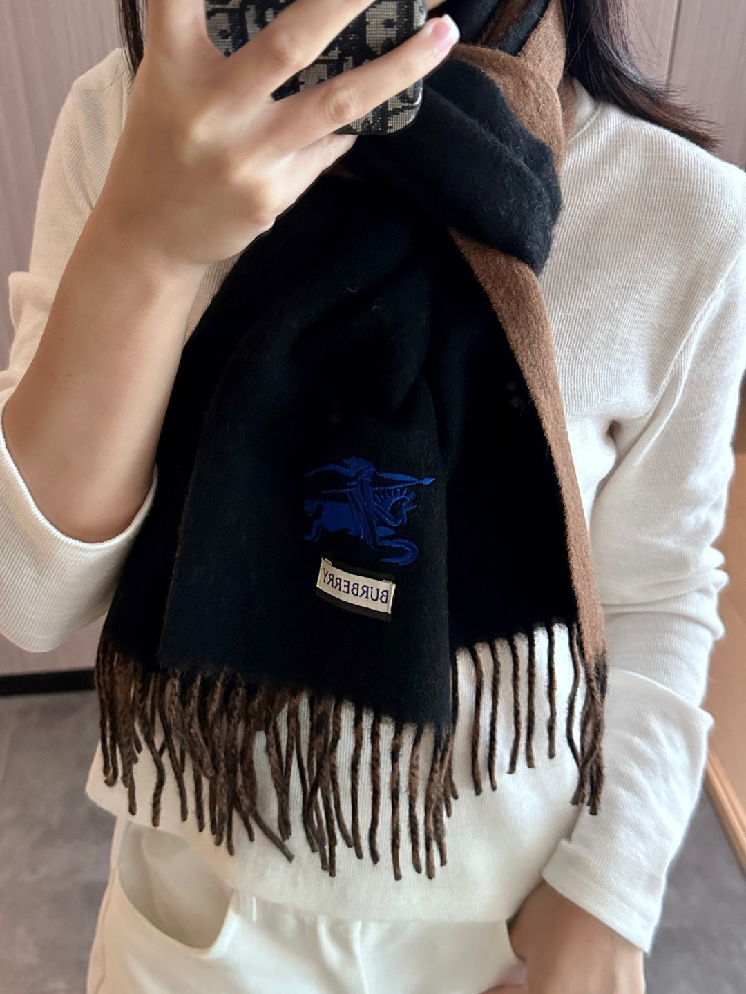 China Replica Burberry Scarf 54usd Only
