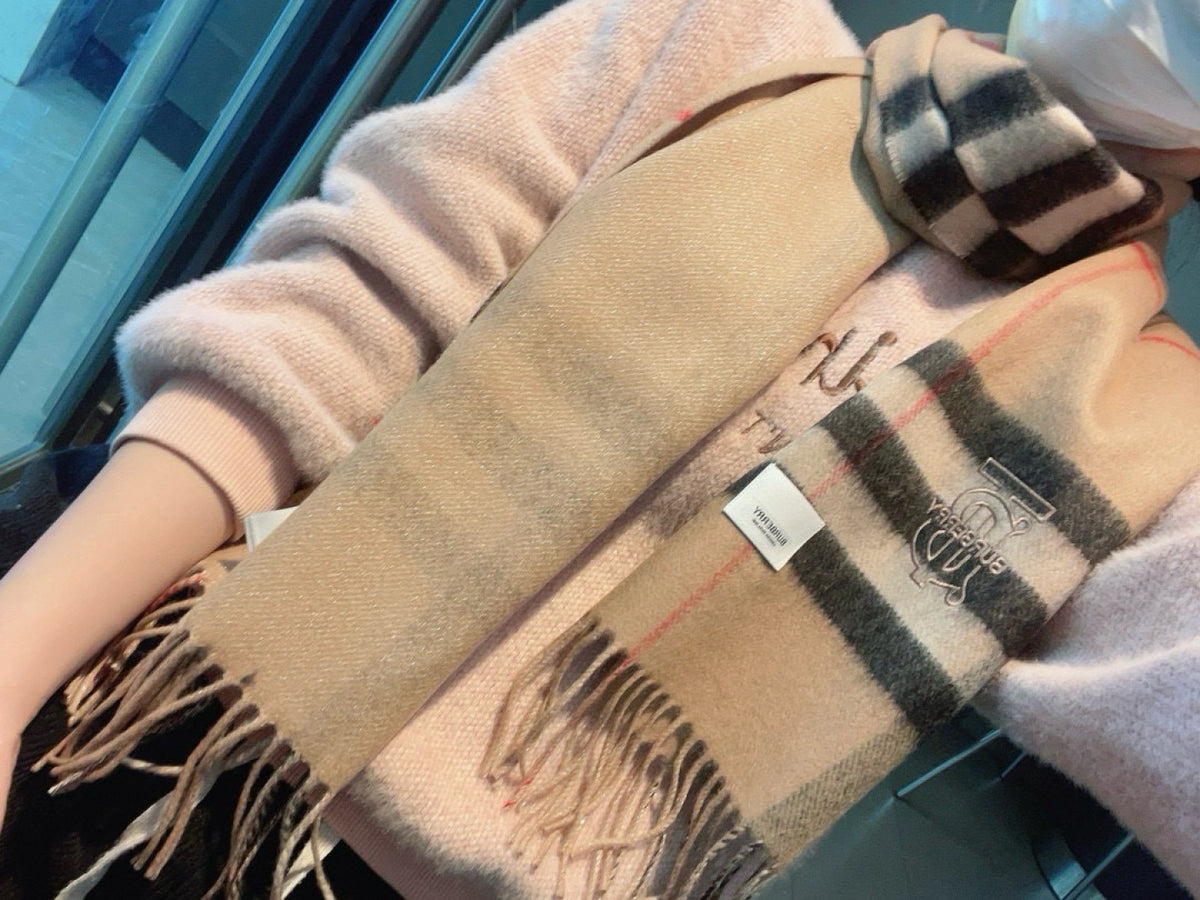 China Replica Burberry Scarf 48usd Only