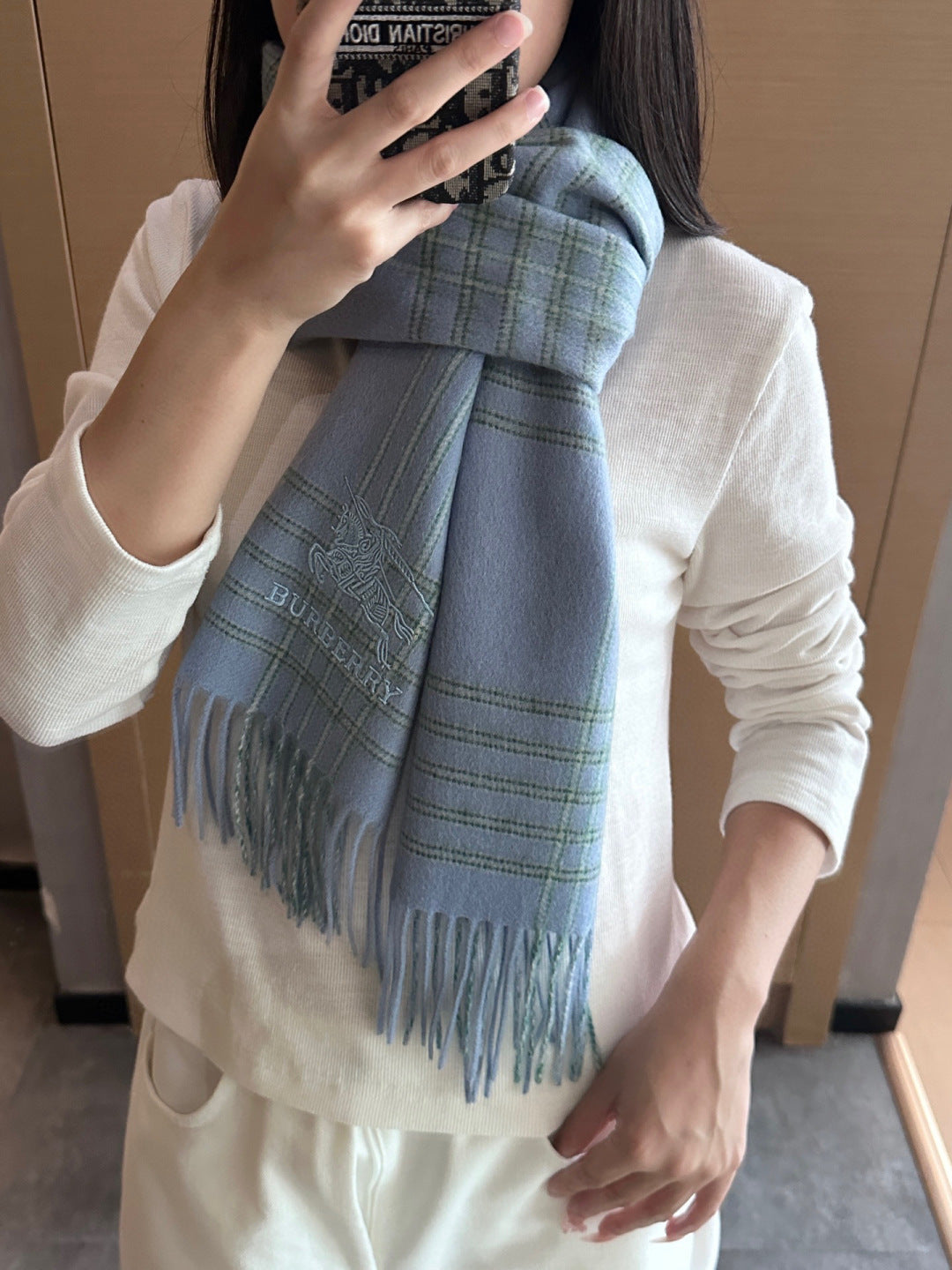 China Replica Burberry Scarf 46usd Only