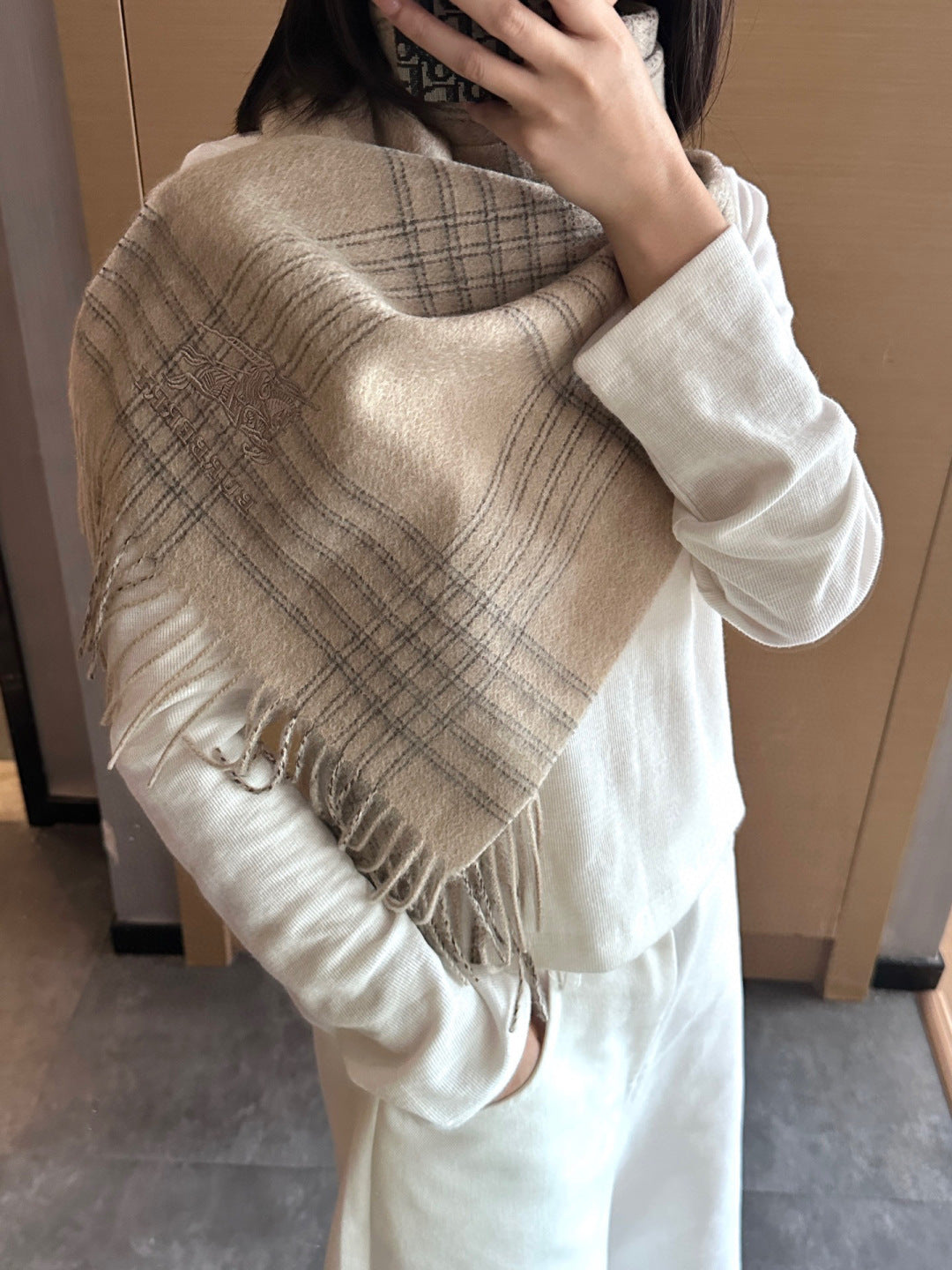 China Replica Burberry Scarf 46usd Only