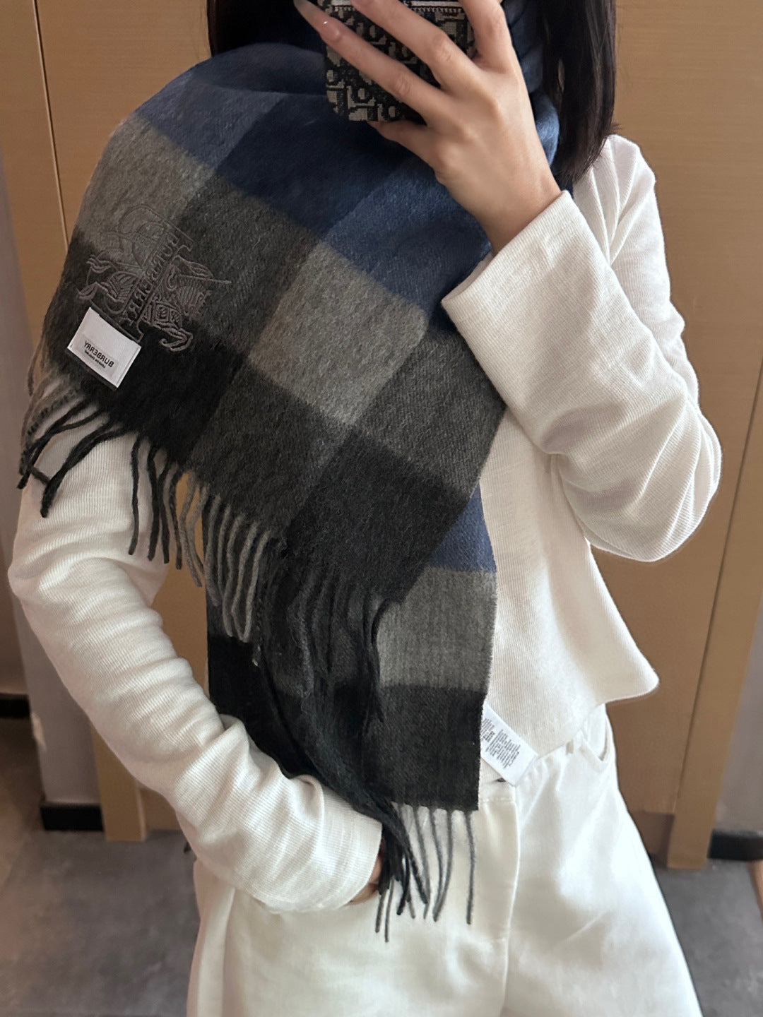 China Replica Burberry Scarf 46usd Only
