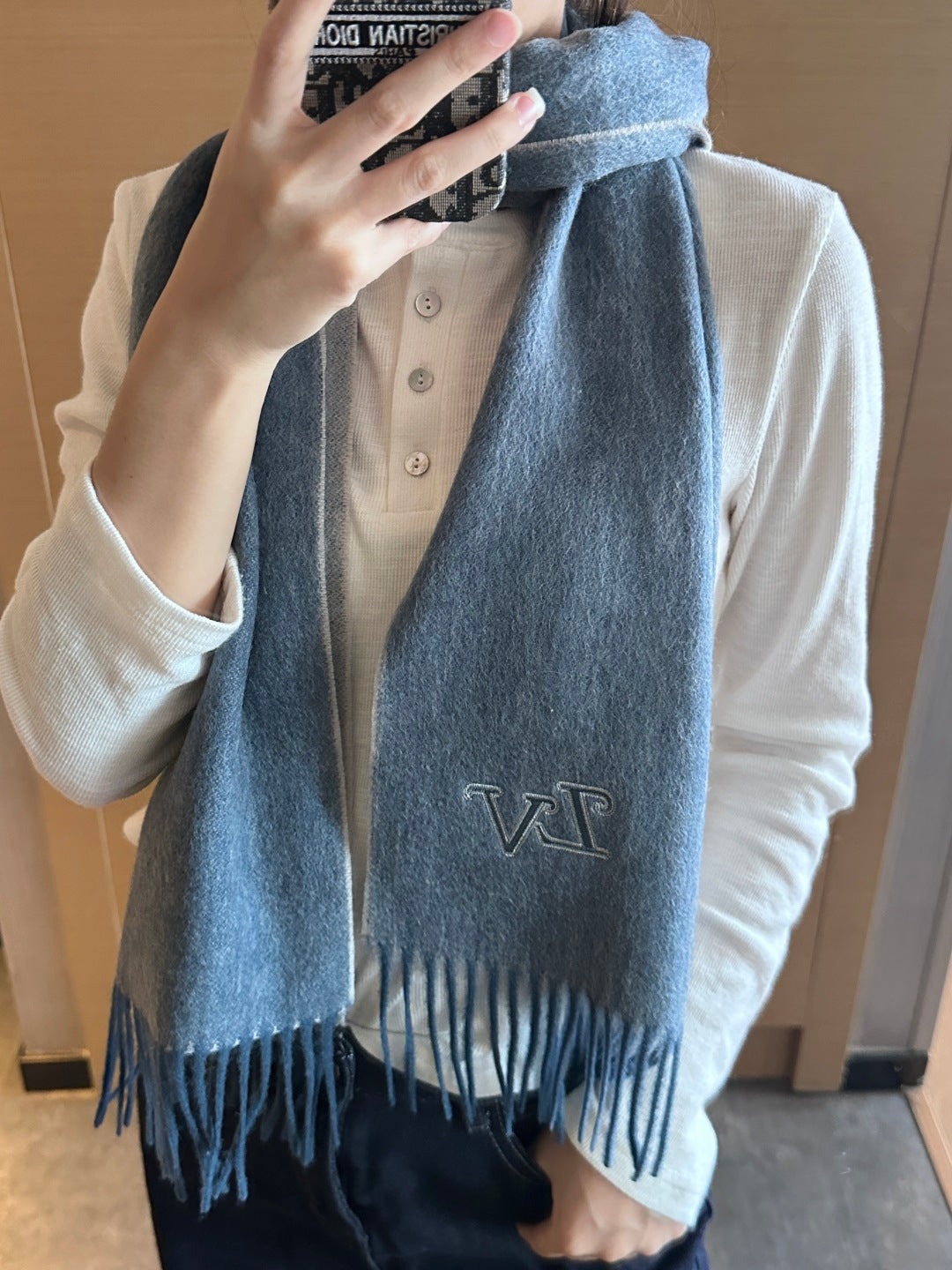 China Replica LV Scarf 48usd Only
