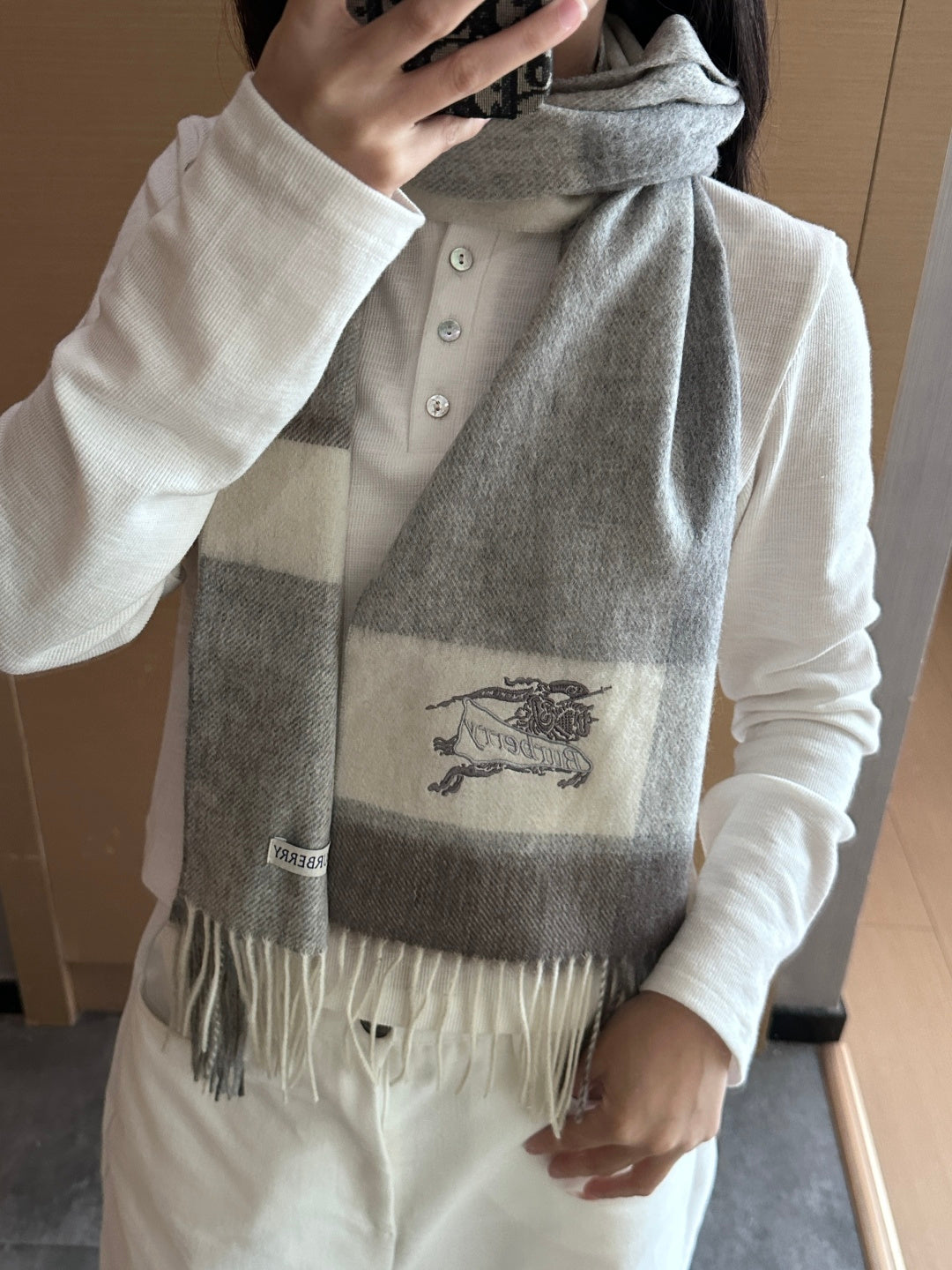 China Replica Burberry Scarf 46usd Only