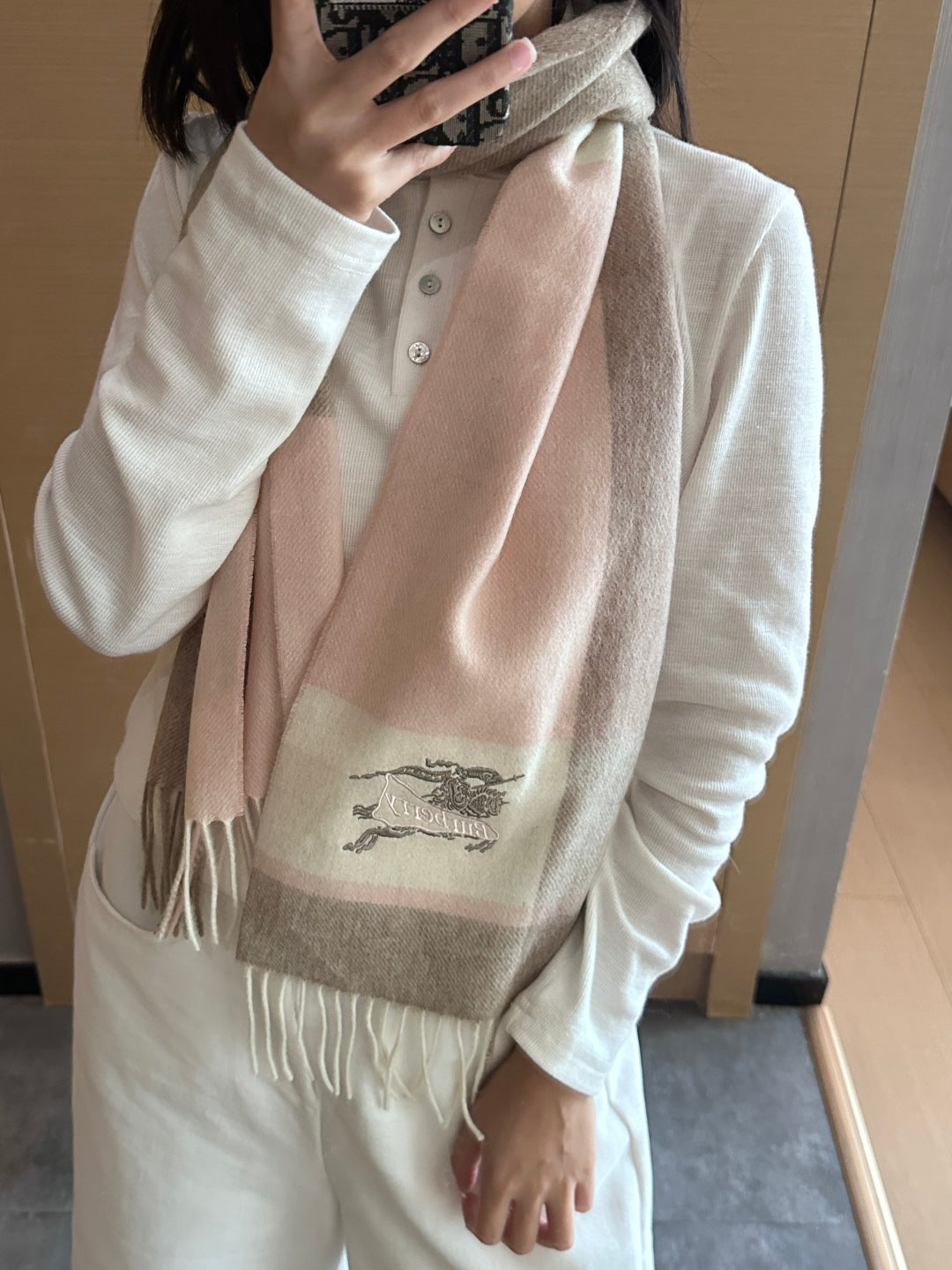 China Replica Burberry Scarf 46usd Only