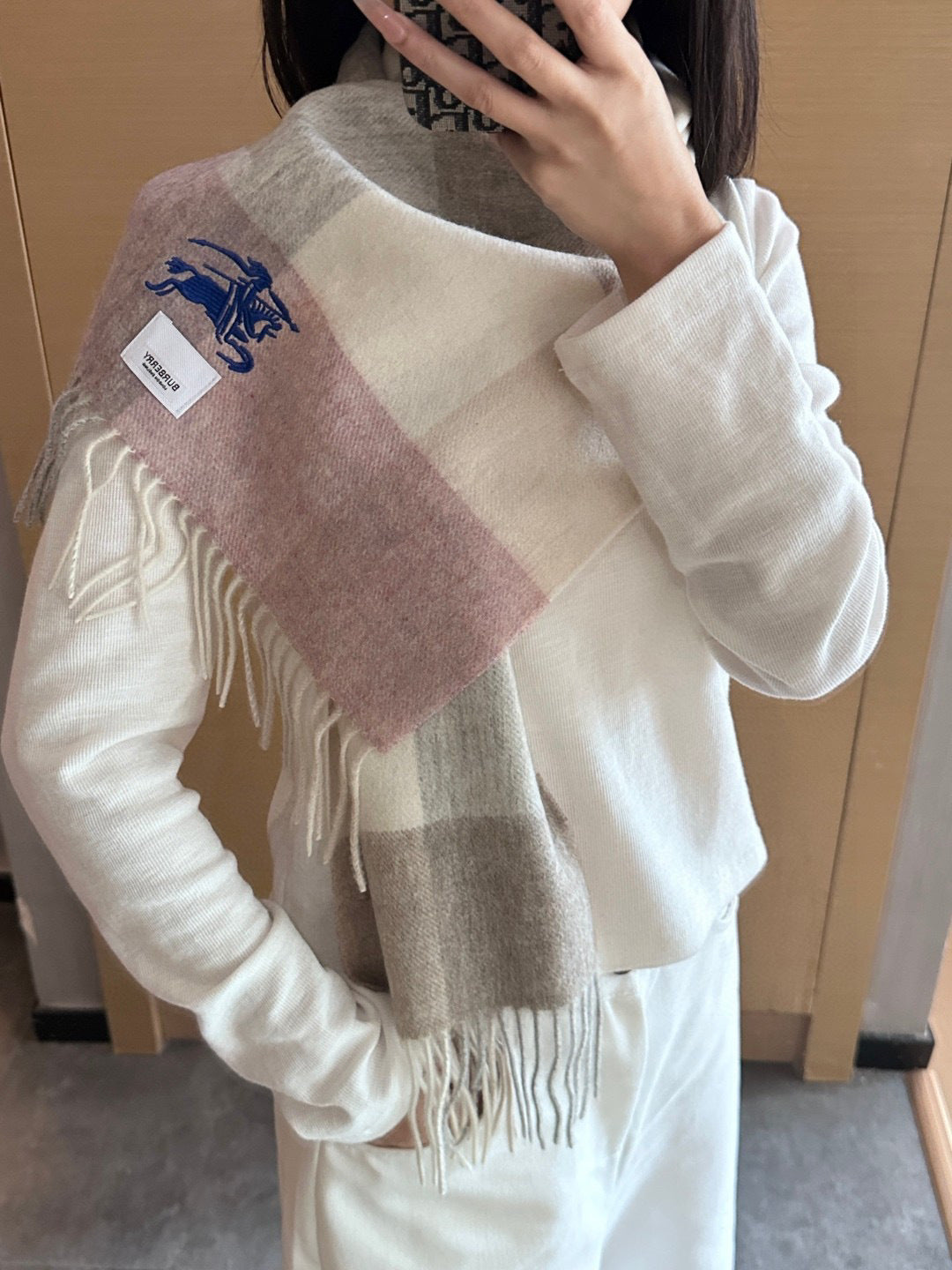 China Replica Burberry Scarf 44usd Only