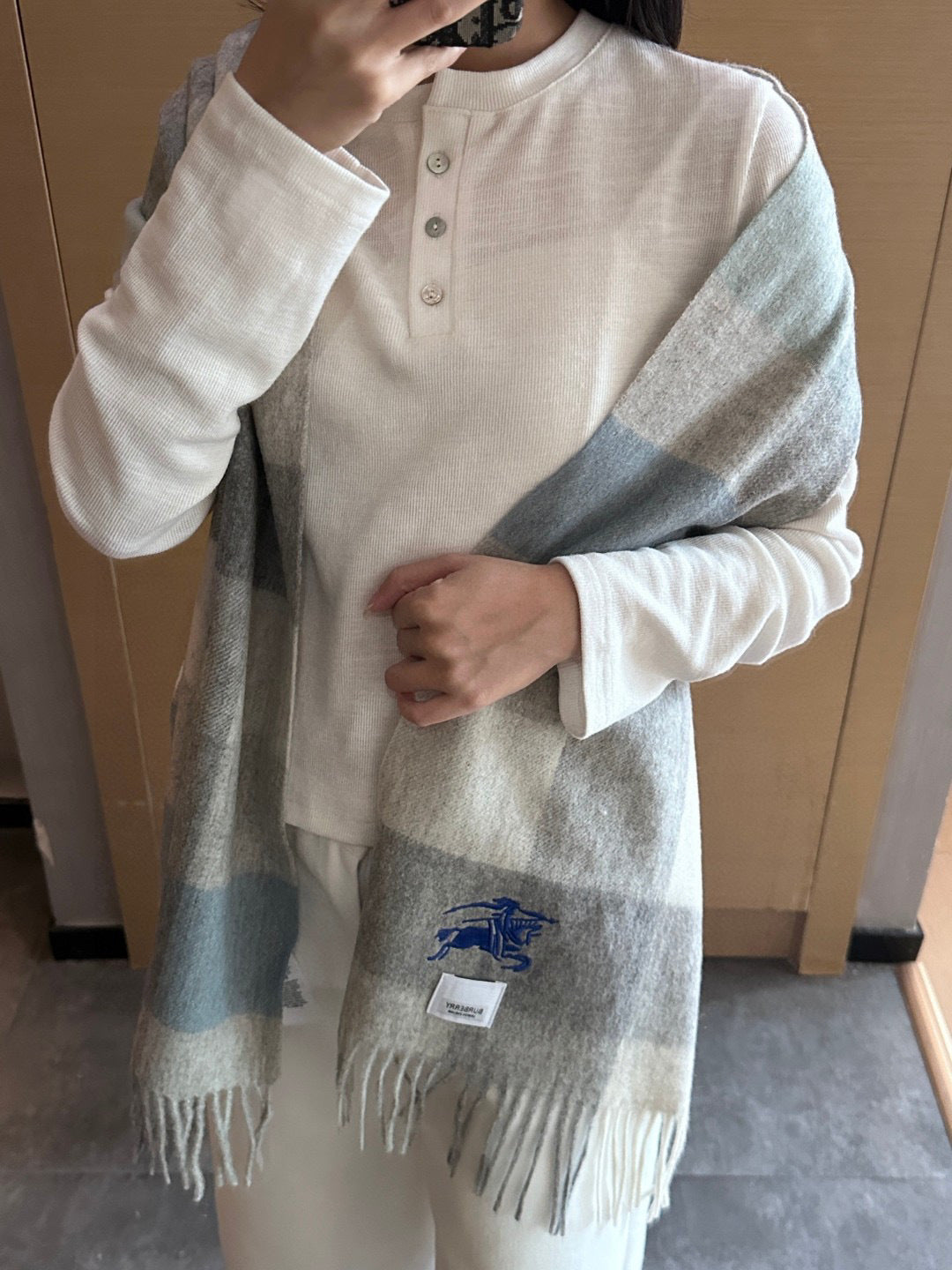 China Replica Burberry Scarf 44usd Only