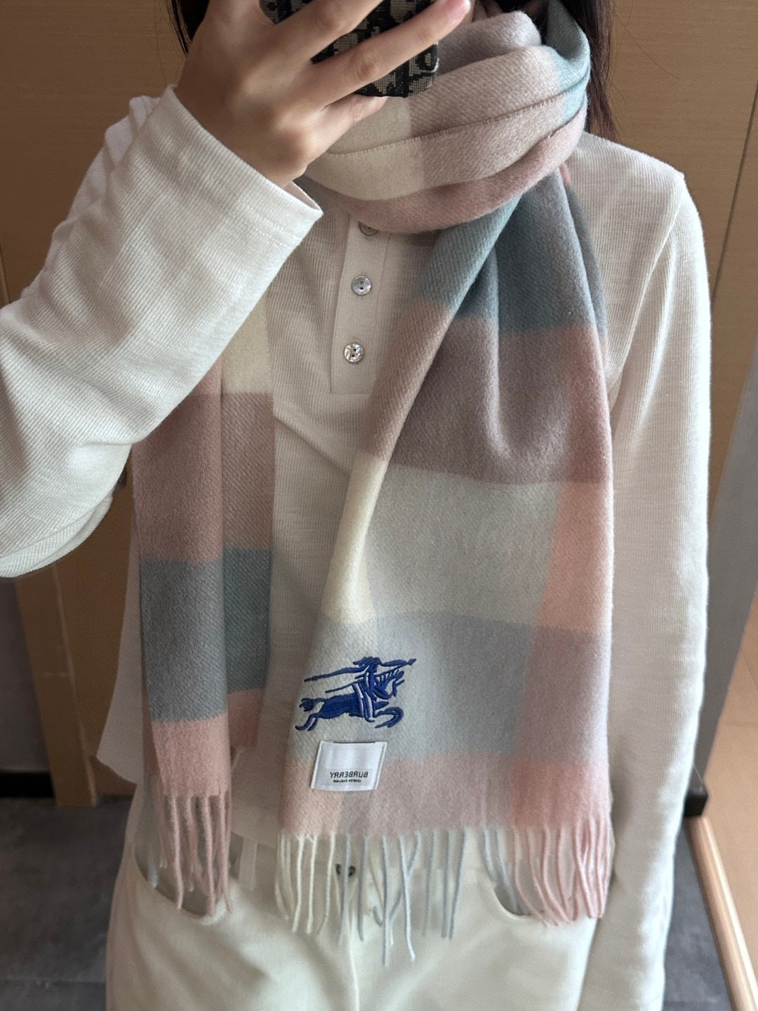 China Replica Burberry Scarf 44usd Only