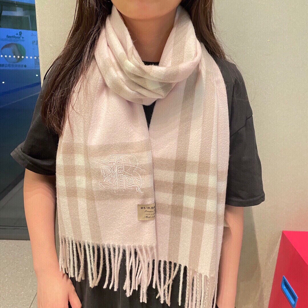 China Replica Burberry Scarf 36usd Only