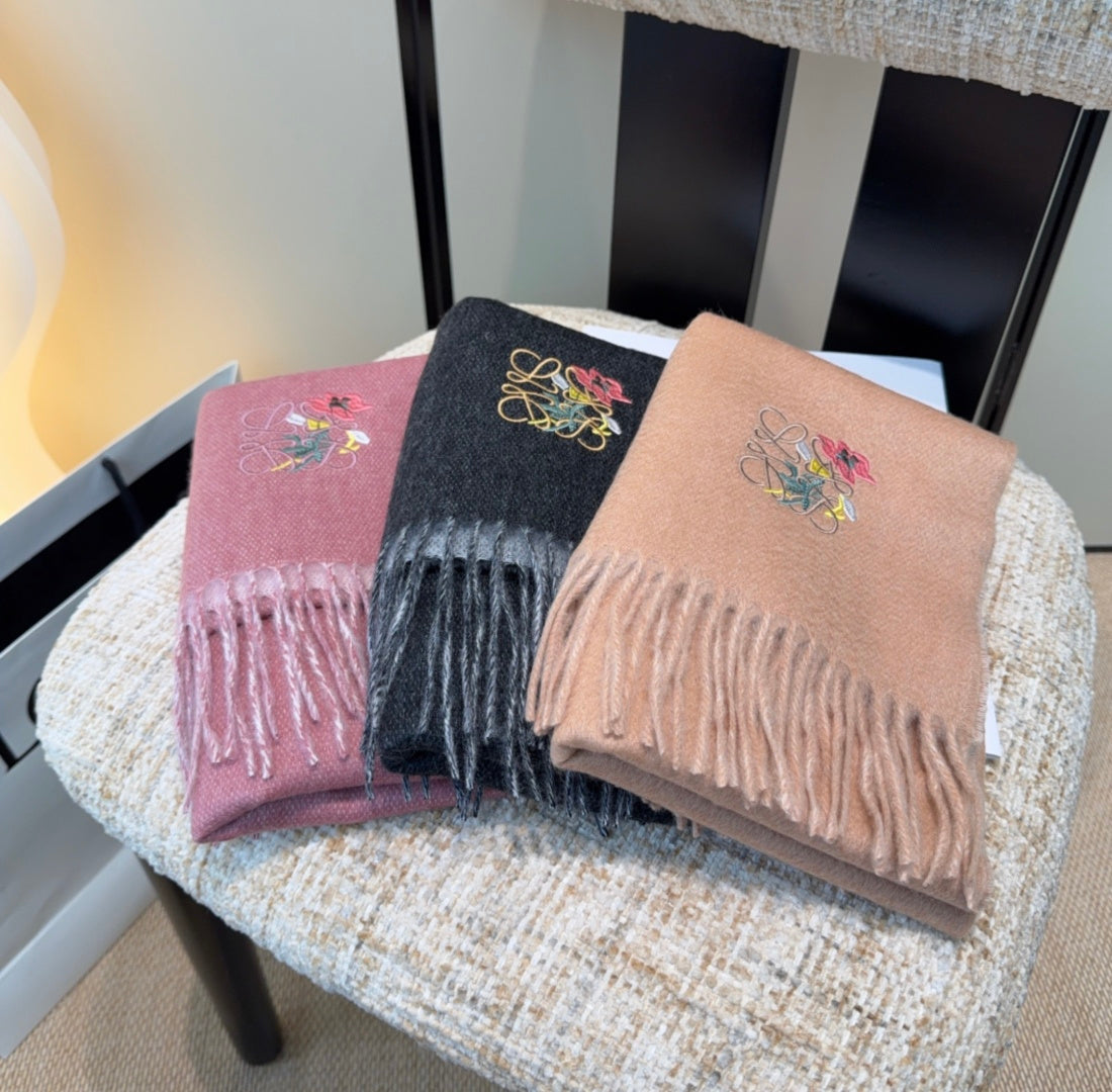 China Replica Loewe Scarf 50usd Only