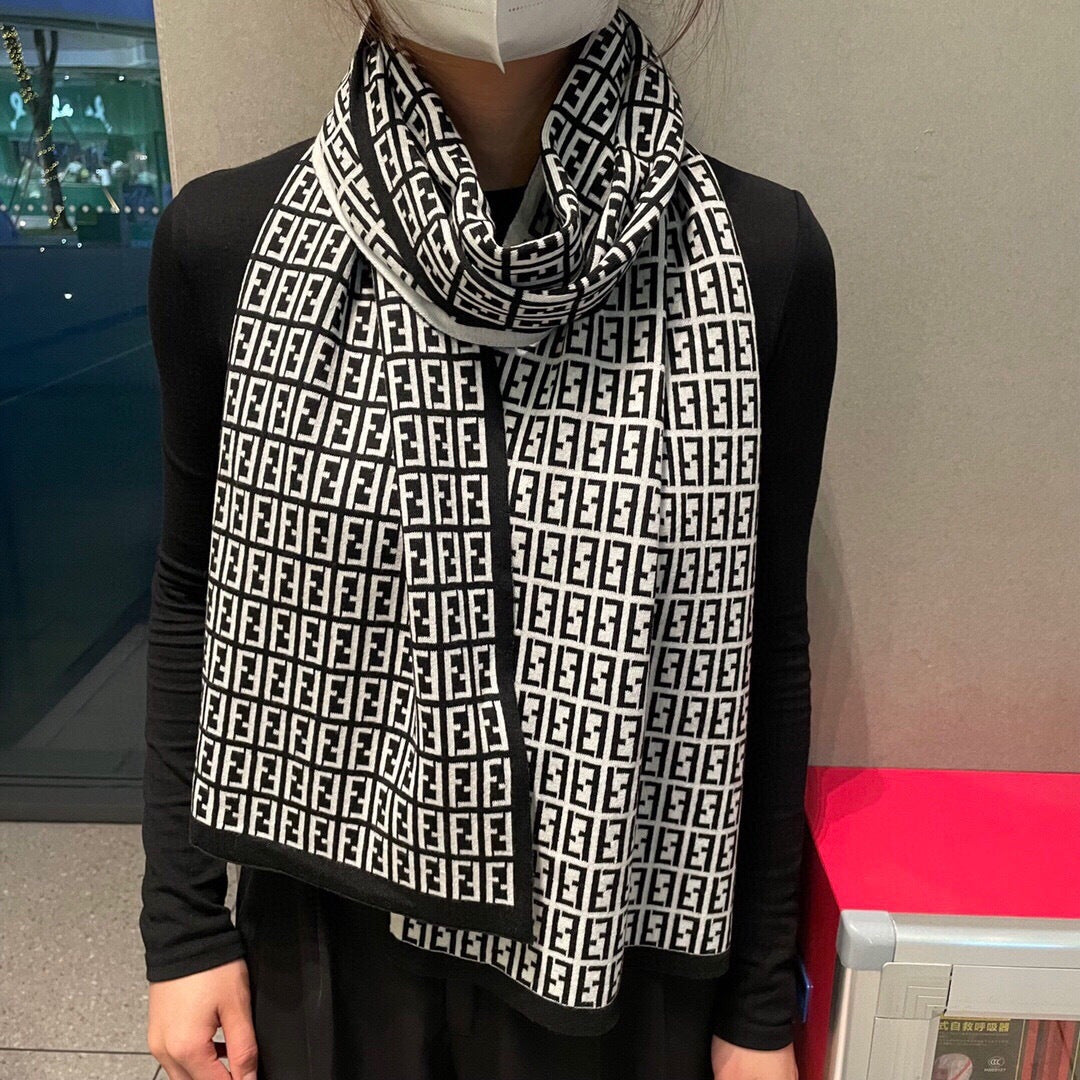 China Replica Fendi Scarf 48usd Only