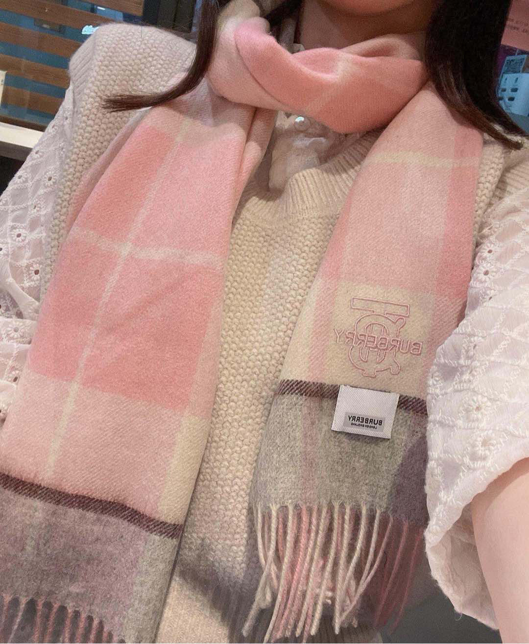 China Replica Burberry Scarf 44usd Only