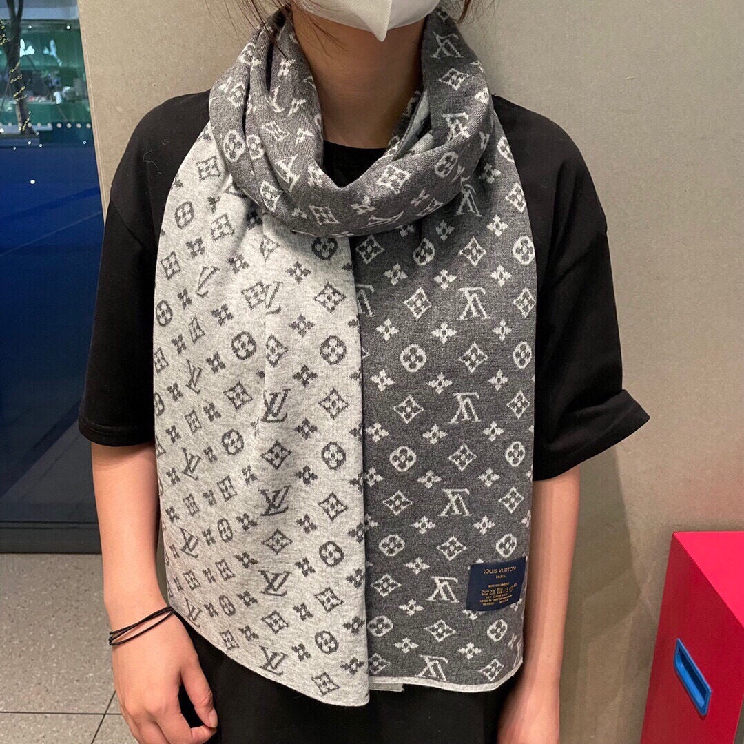 China Replica LV Scarf 48usd Only