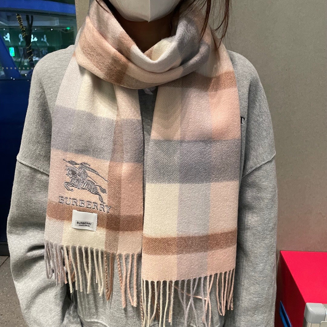 China Replica Burberry Scarf 48usd Only