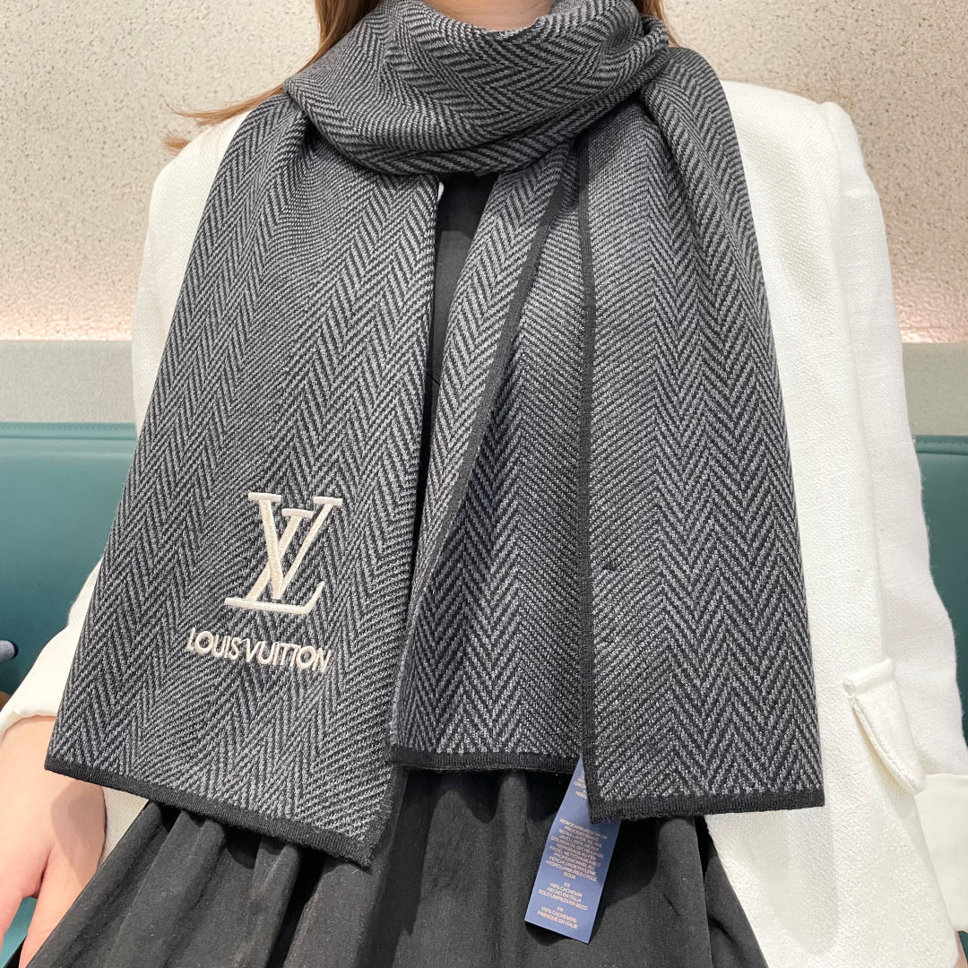 China Replica LV Scarf 48usd Only
