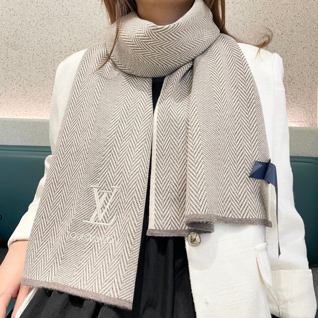 China Replica LV Scarf 48usd Only