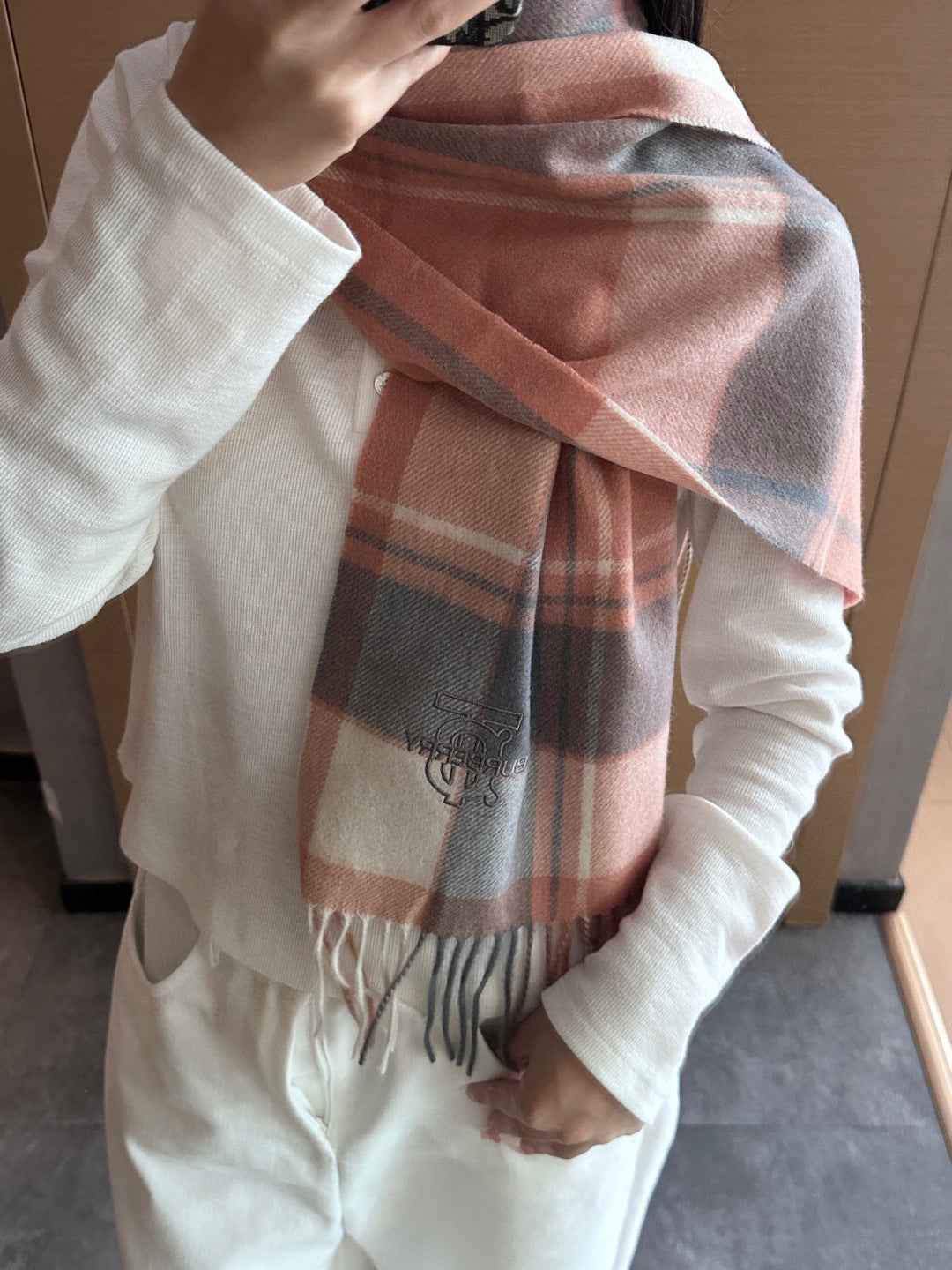 China Replica Burberry Scarf 44usd Only