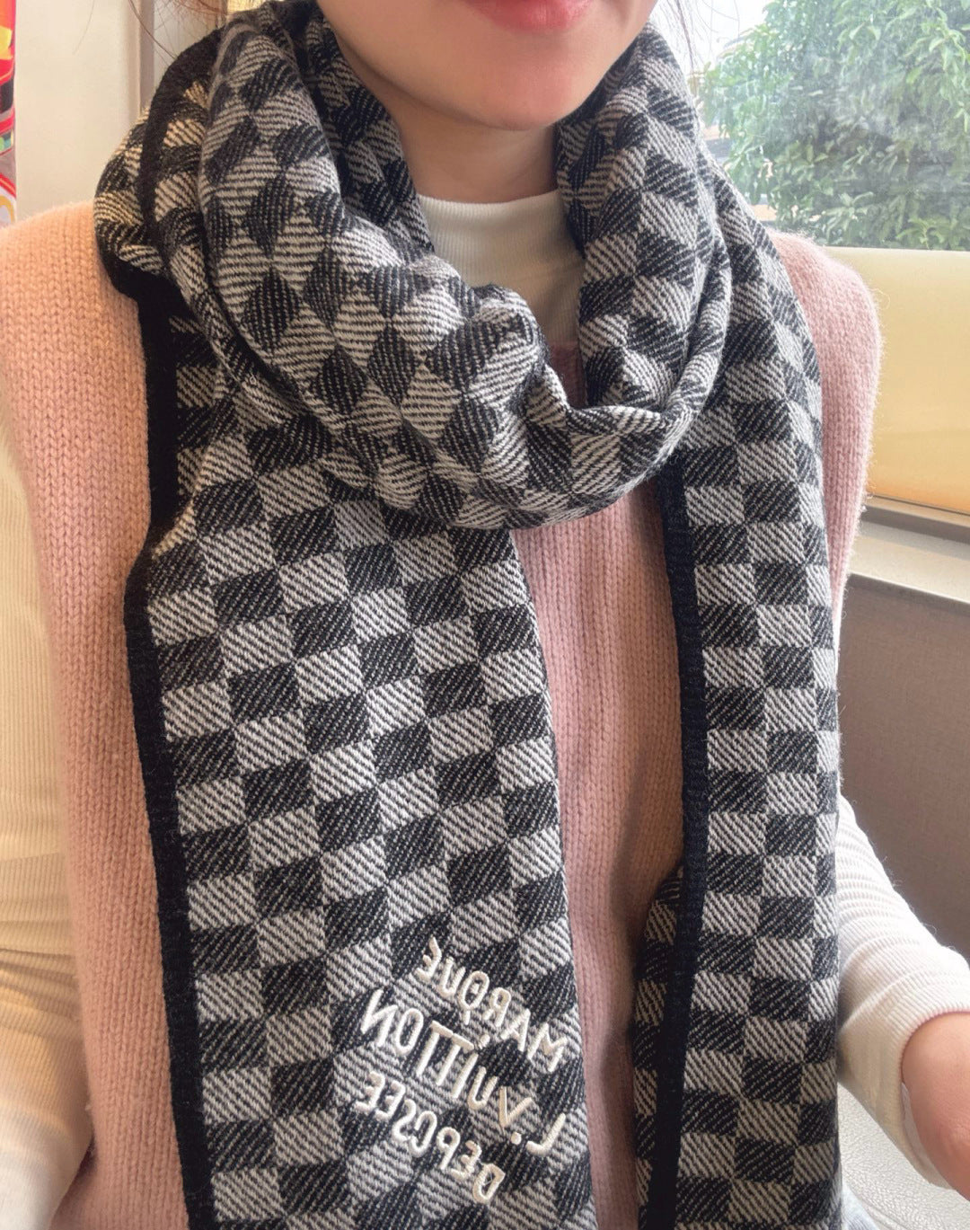 China Replica LV Scarf 62usd Only