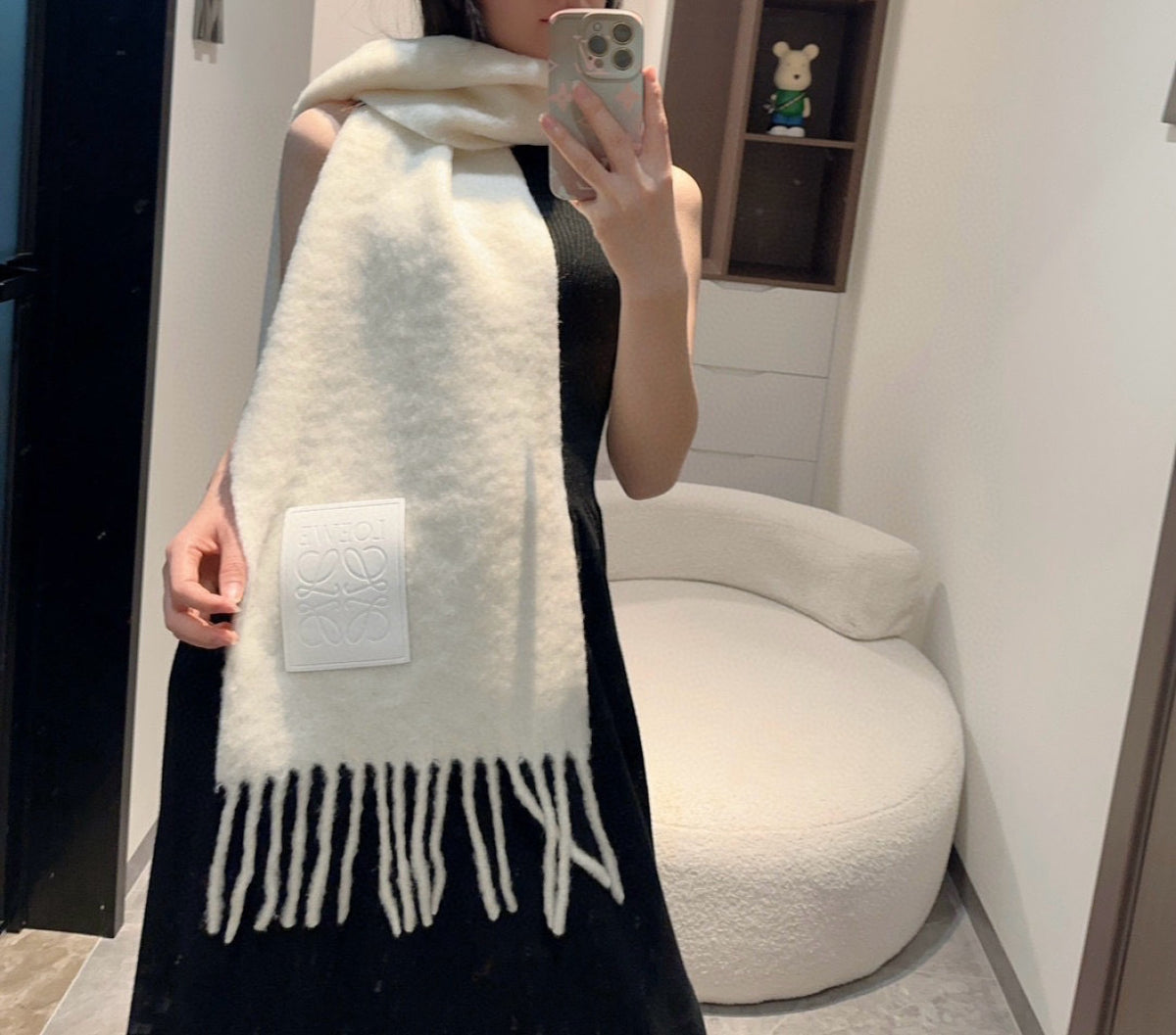China Replica Loewe Scarf 84usd Only