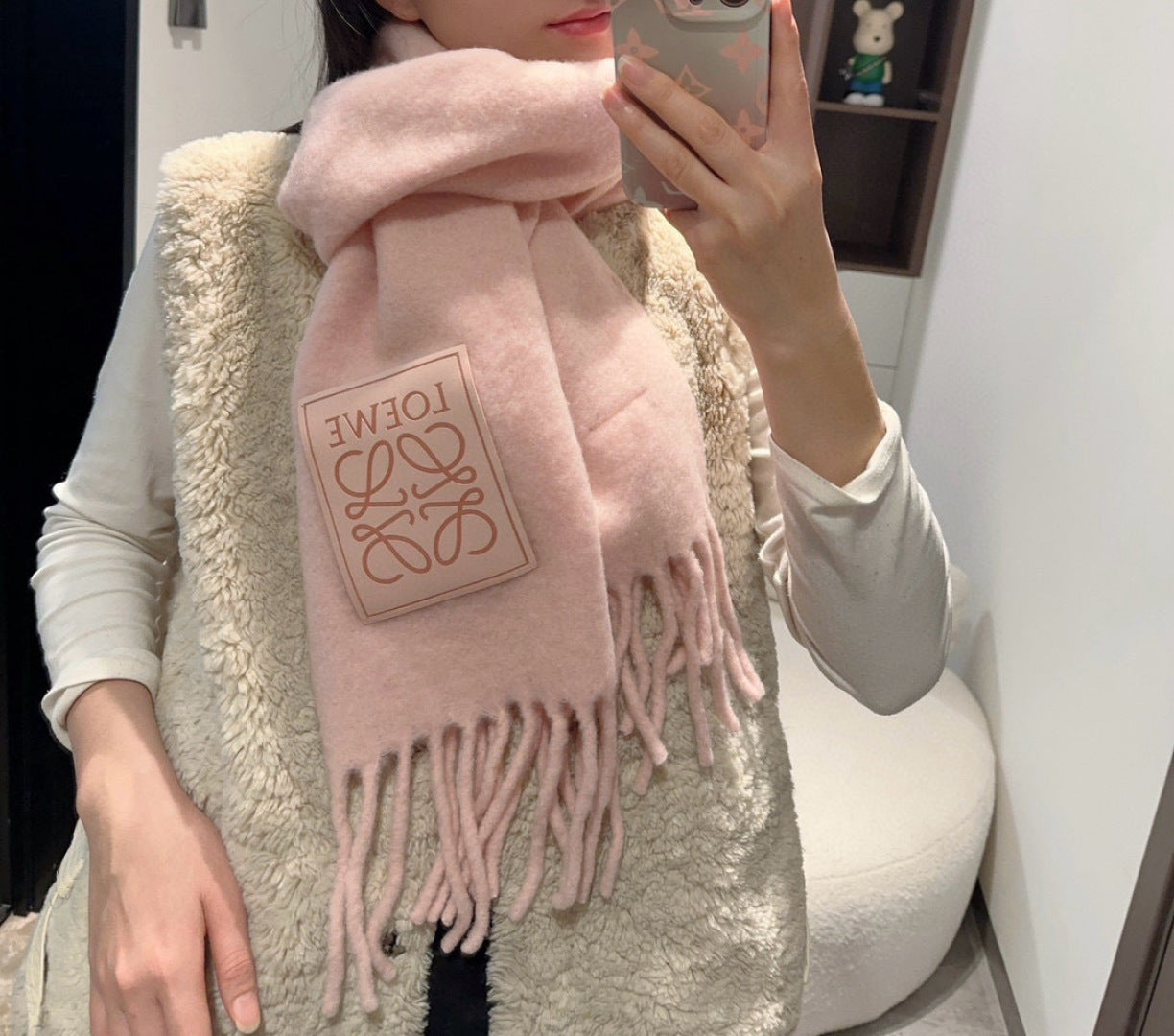 China Replica Loewe Scarf 84usd Only