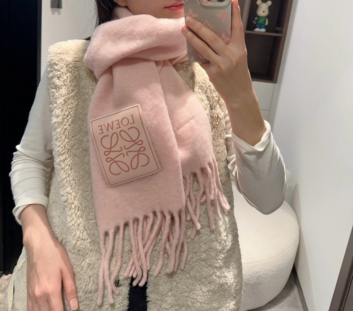 China Replica Loewe Scarf 84usd Only
