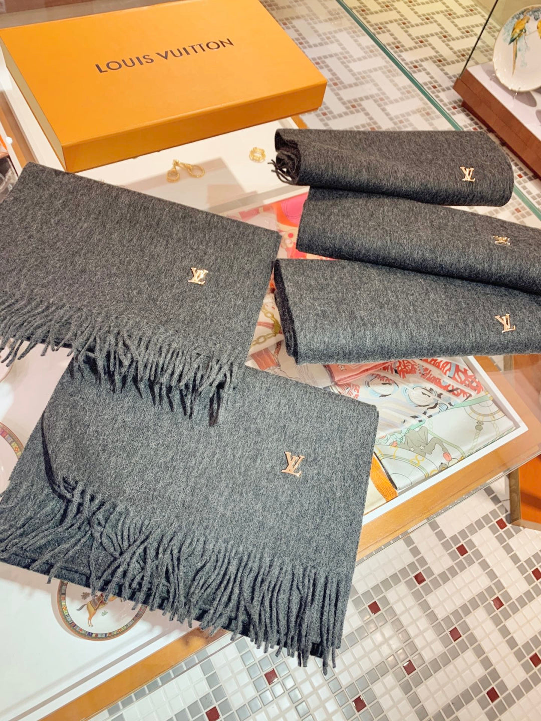China Replica LV Scarf 48usd Only