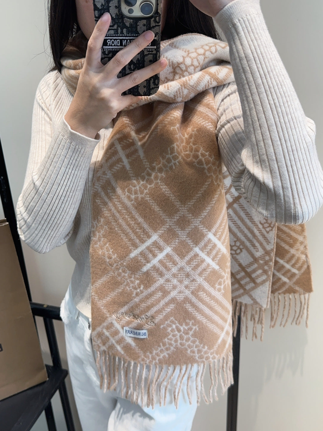 China Replica Burberry Scarf 54usd Only