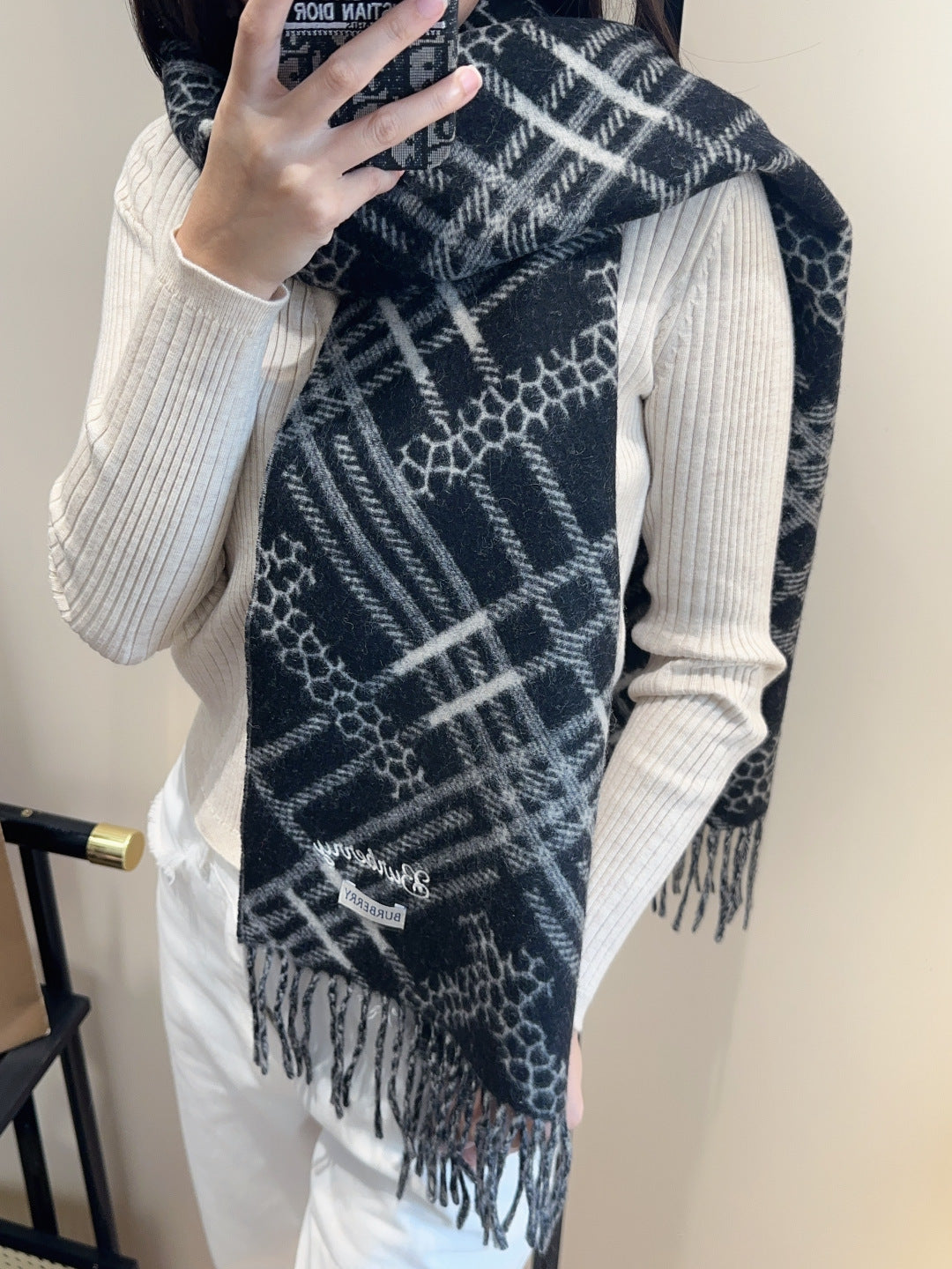 China Replica Burberry Scarf 54usd Only
