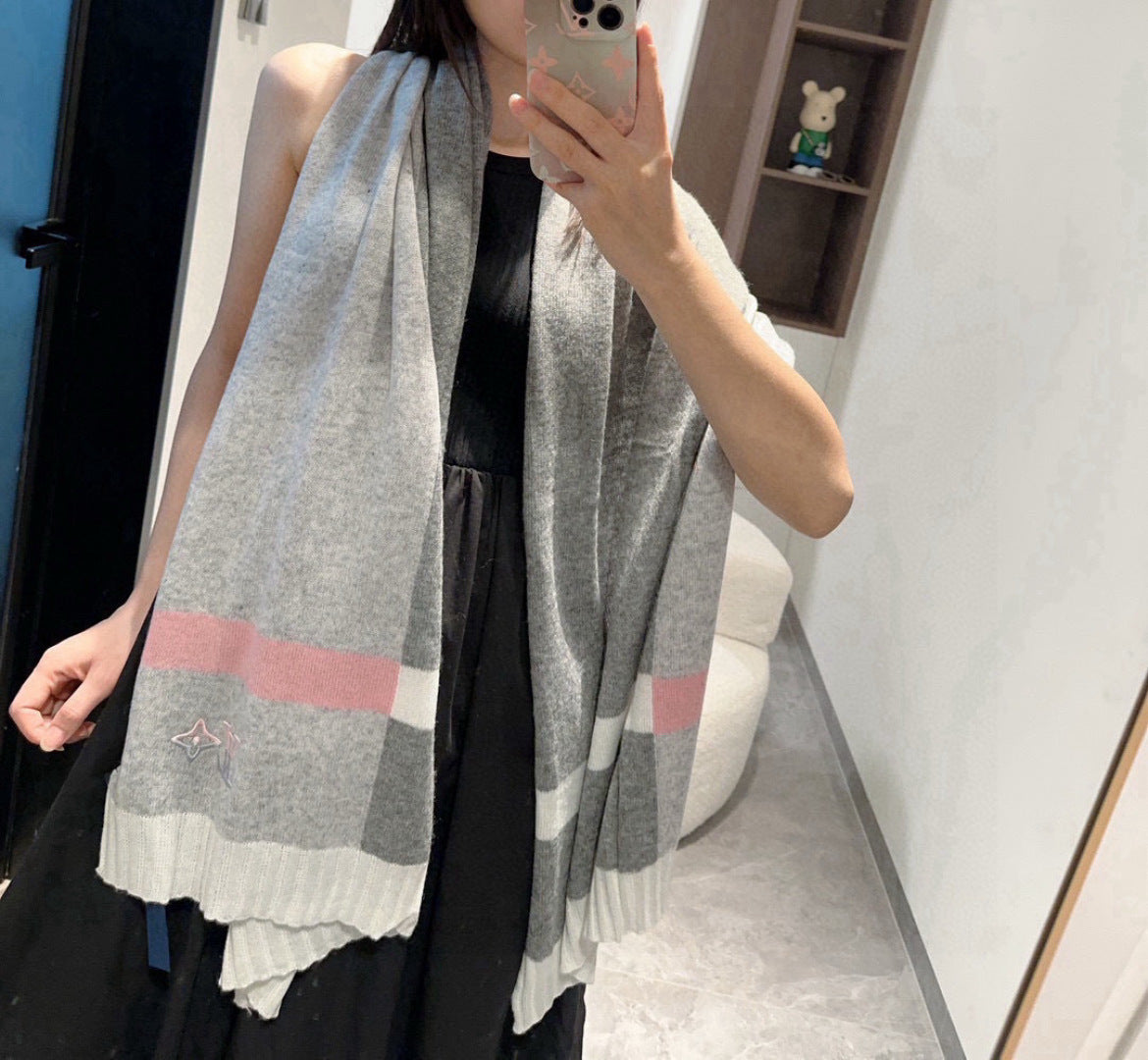 China Replica LV Scarf 60usd Only