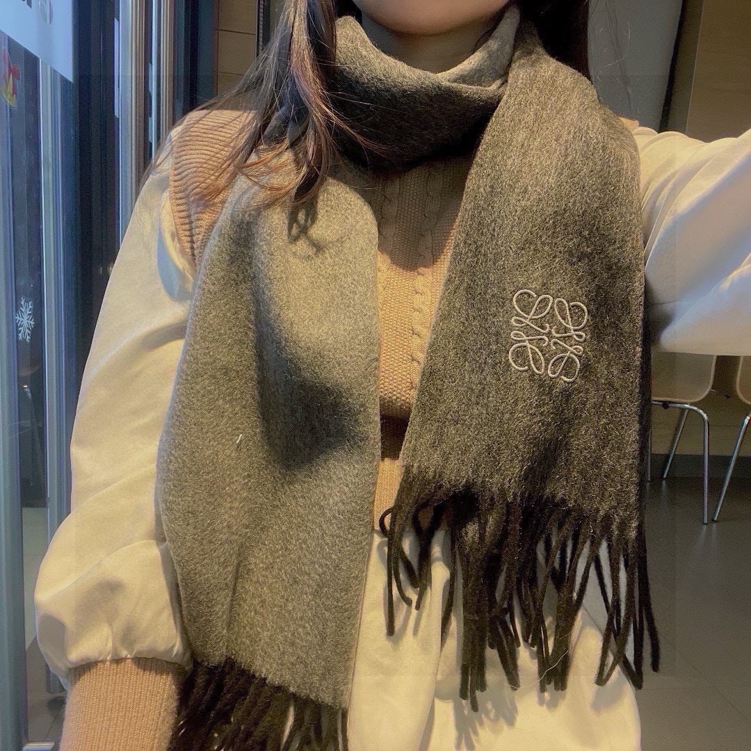 China Replica Loewe Scarf 44usd Only