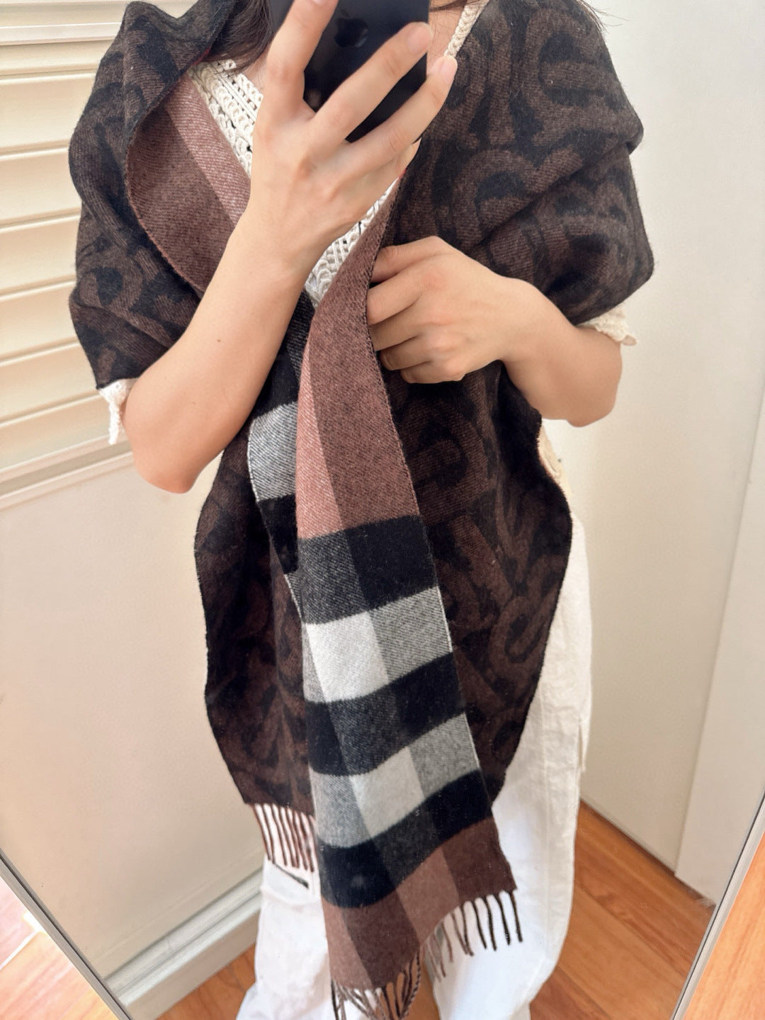 China Replica Burberry Scarf 54usd Only