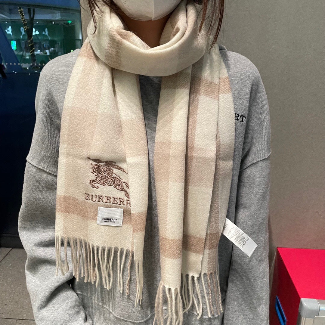 China Replica Burberry Scarf 48usd Only
