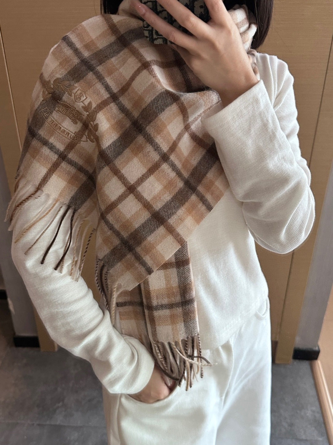 China Replica Burberry Scarf 44usd Only