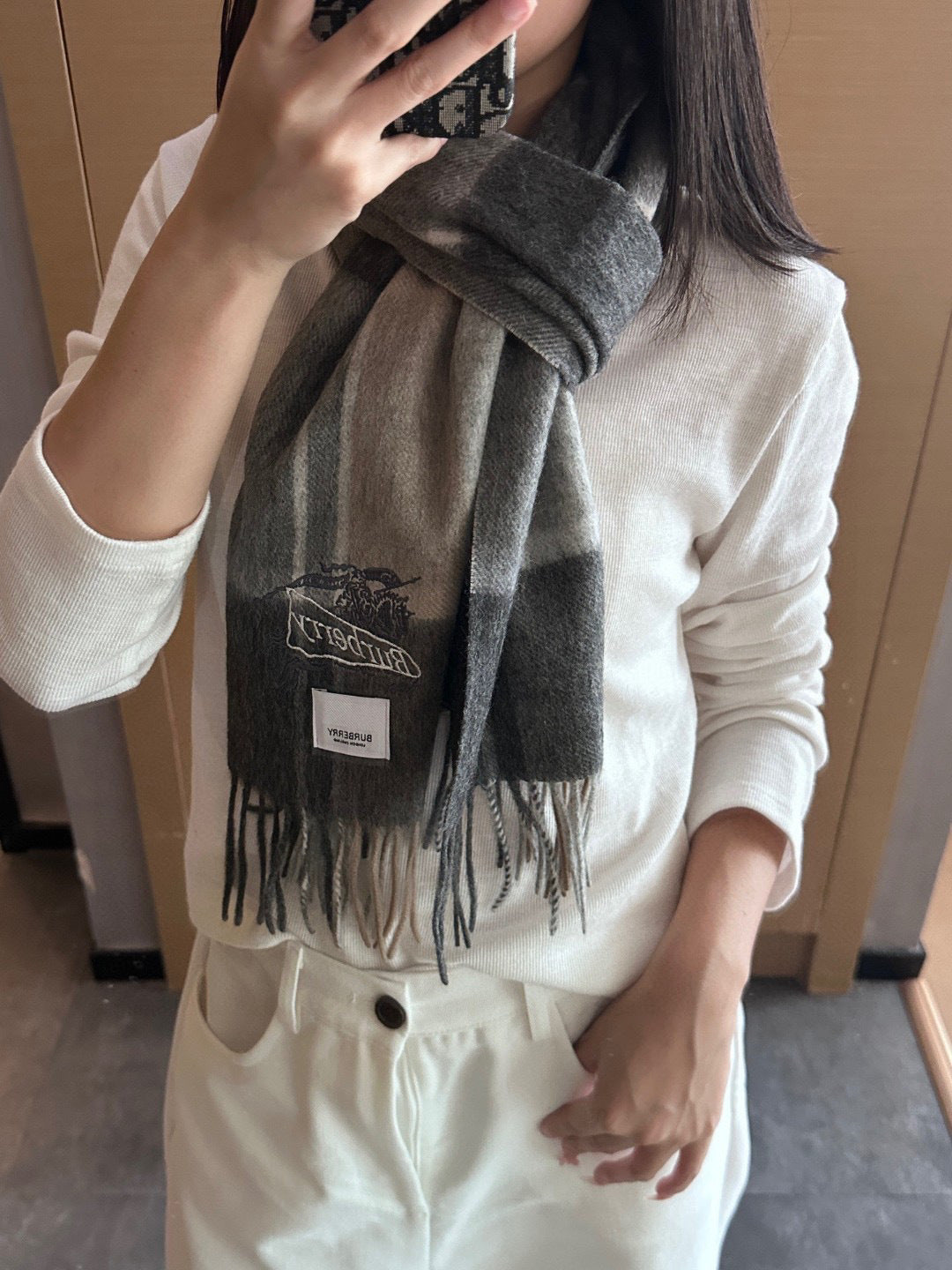 China Replica Burberry Scarf 46usd Only