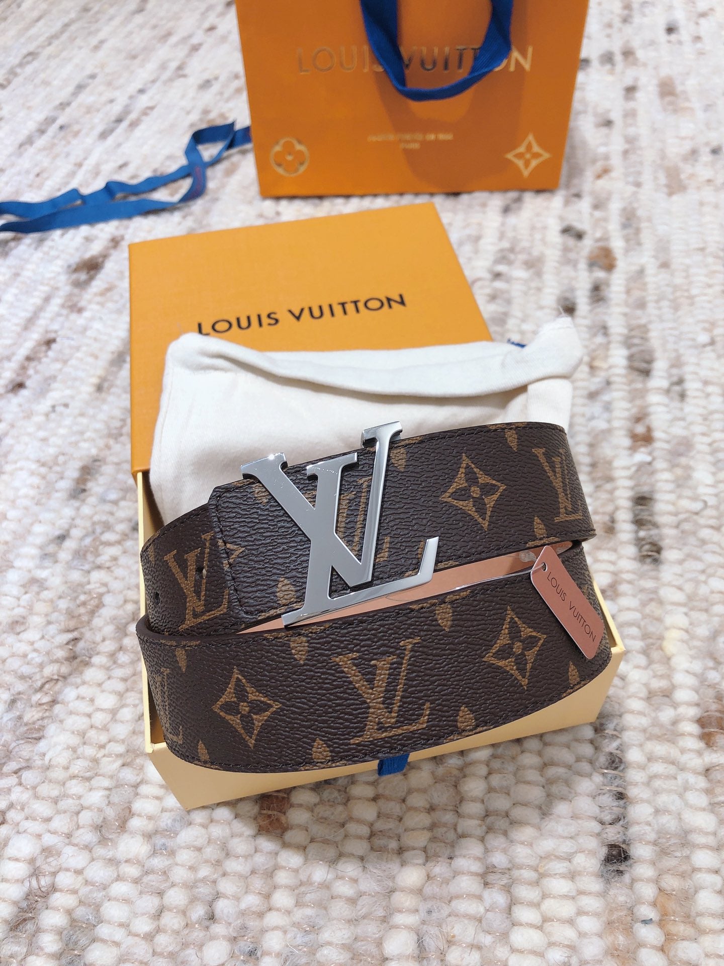 China Replica LV Belts 42usd Only