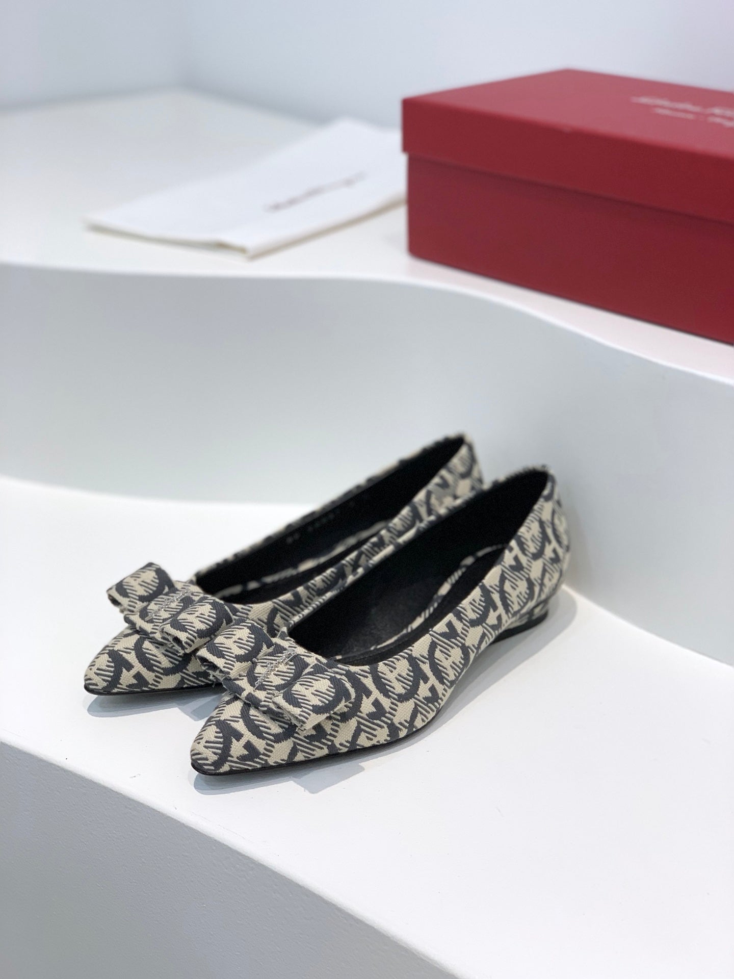 China Replica Ferragamo Women Shoes 105usd Only