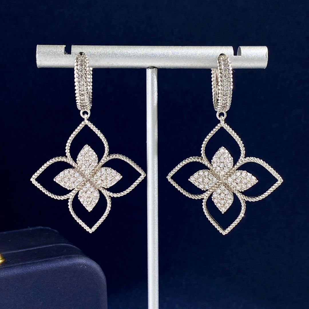 China Replica Van Cleef Arpels Earrings 30usd Only