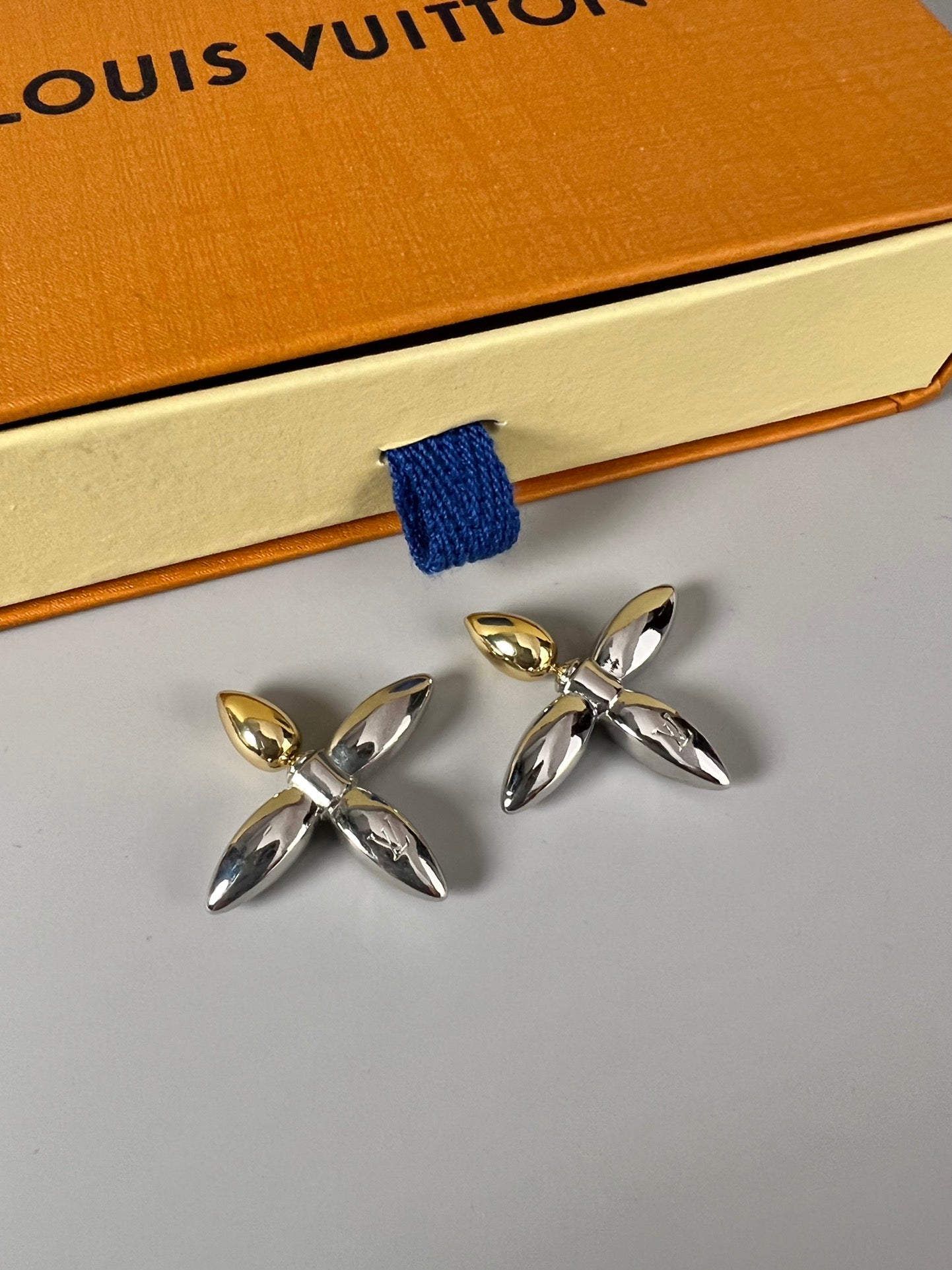 China Replica LV Earrings 38usd Only
