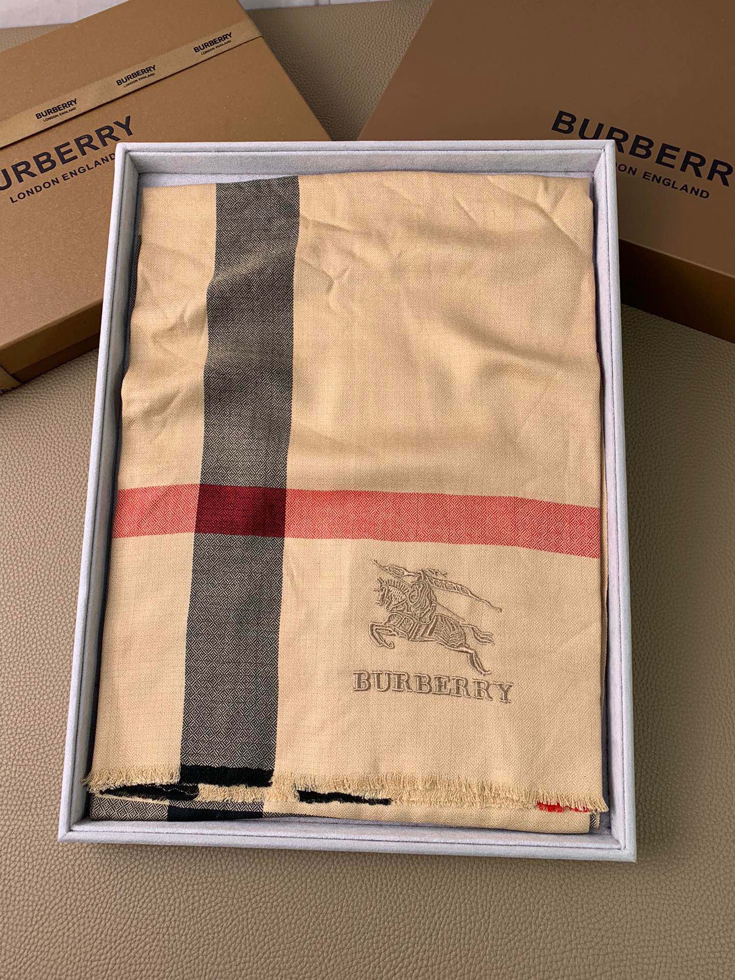 China Replica Burberry Scarf 46usd Only