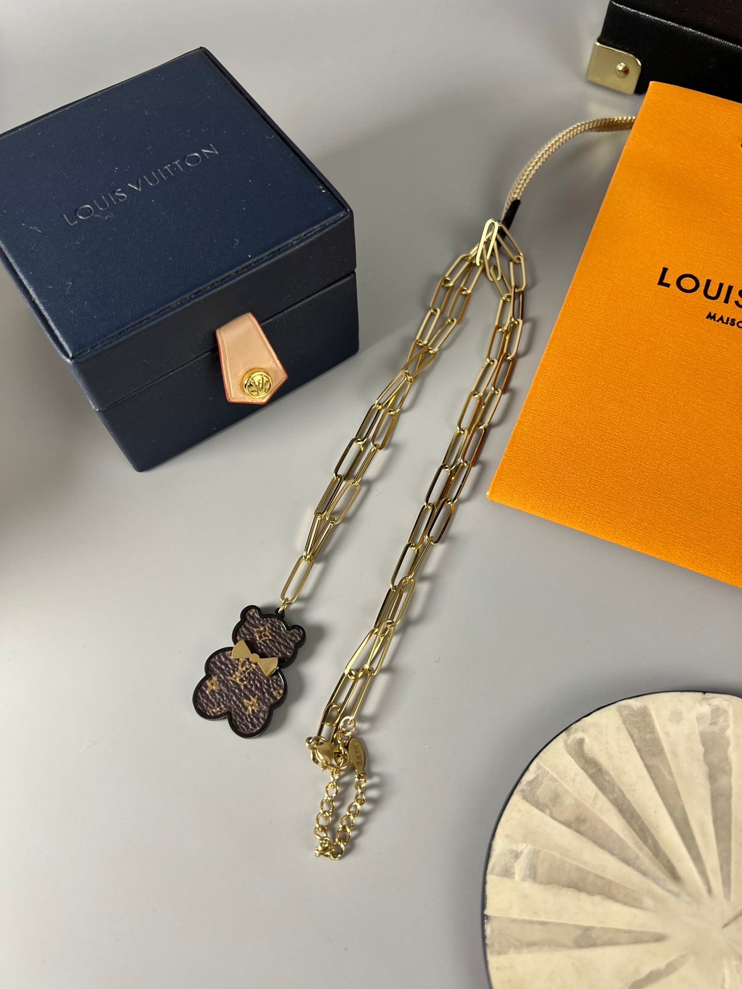 China Replica LV Necklaces 33usd Only