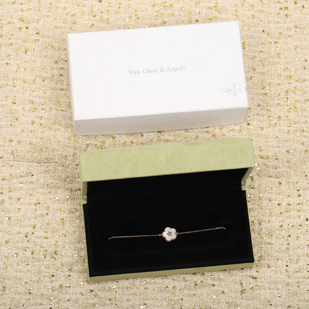 China Replica Van Cleef Arpels Bracelets 90usd Only