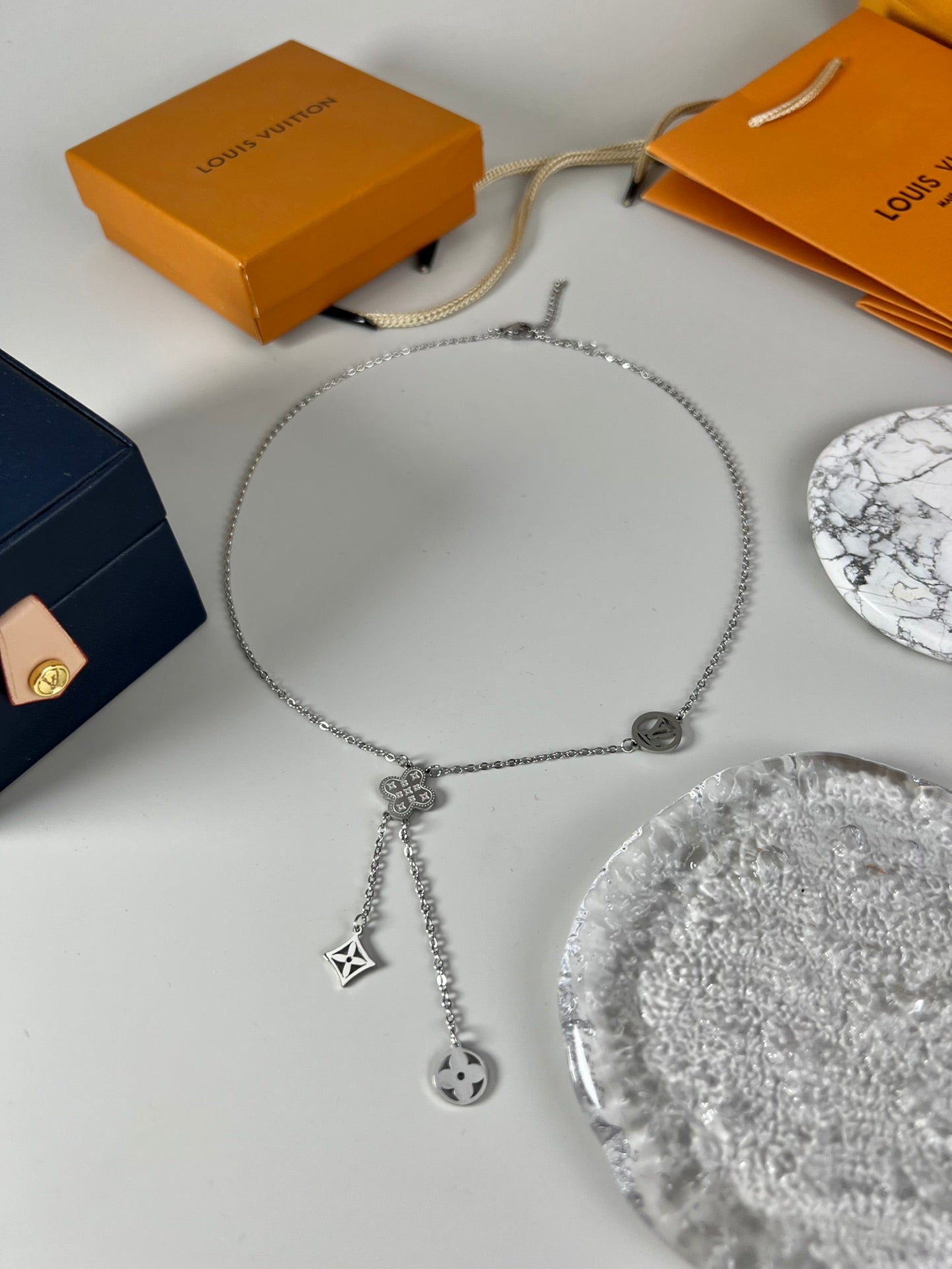 China Replica LV Necklaces 33usd Only