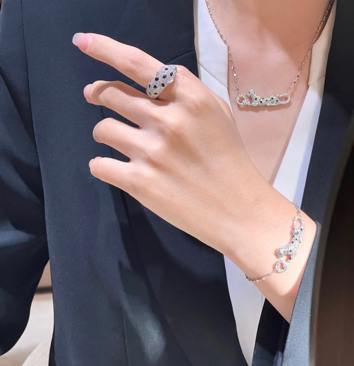 China Replica Cartier Bracelets 70usd Only