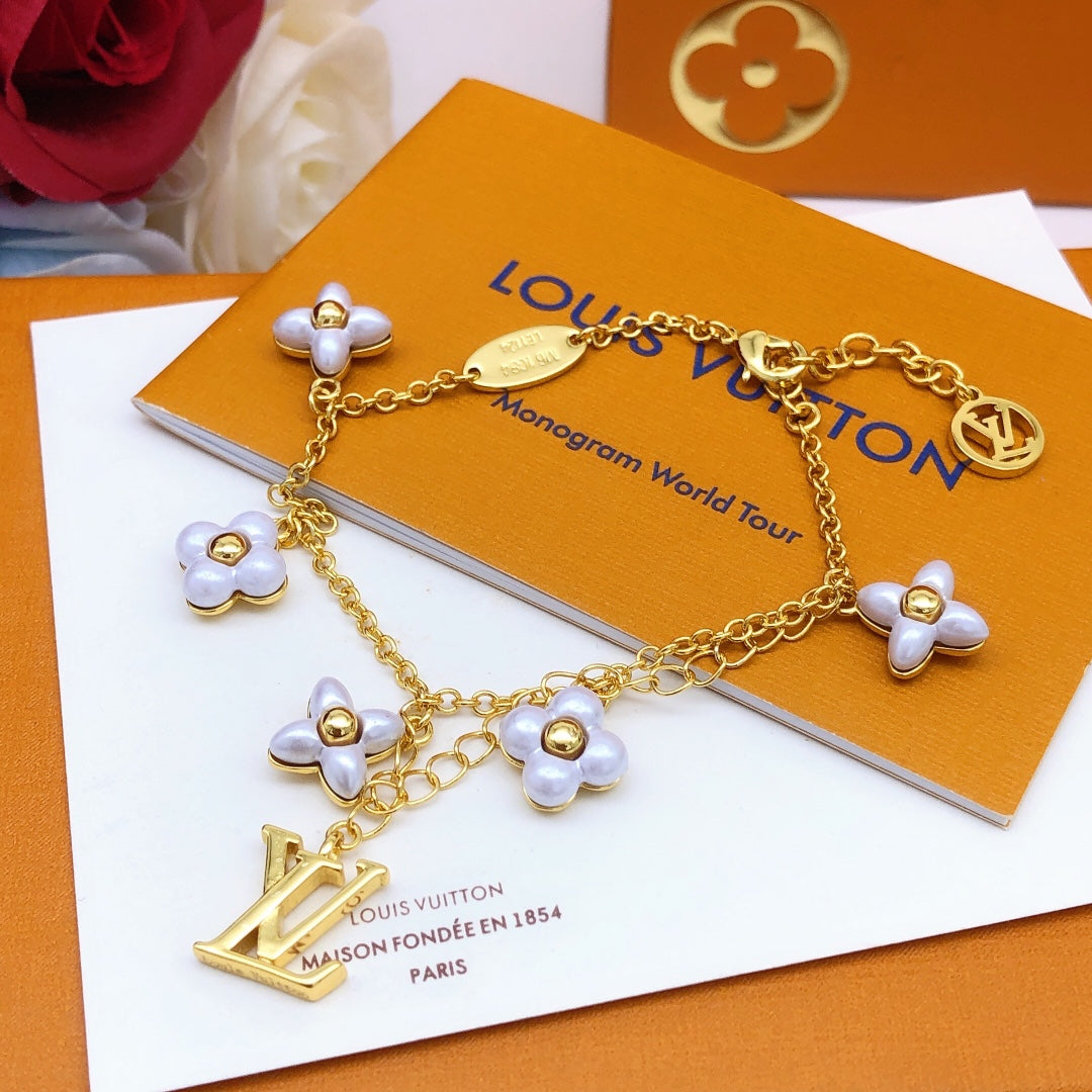 China Replica LV Bracelets 28usd Only