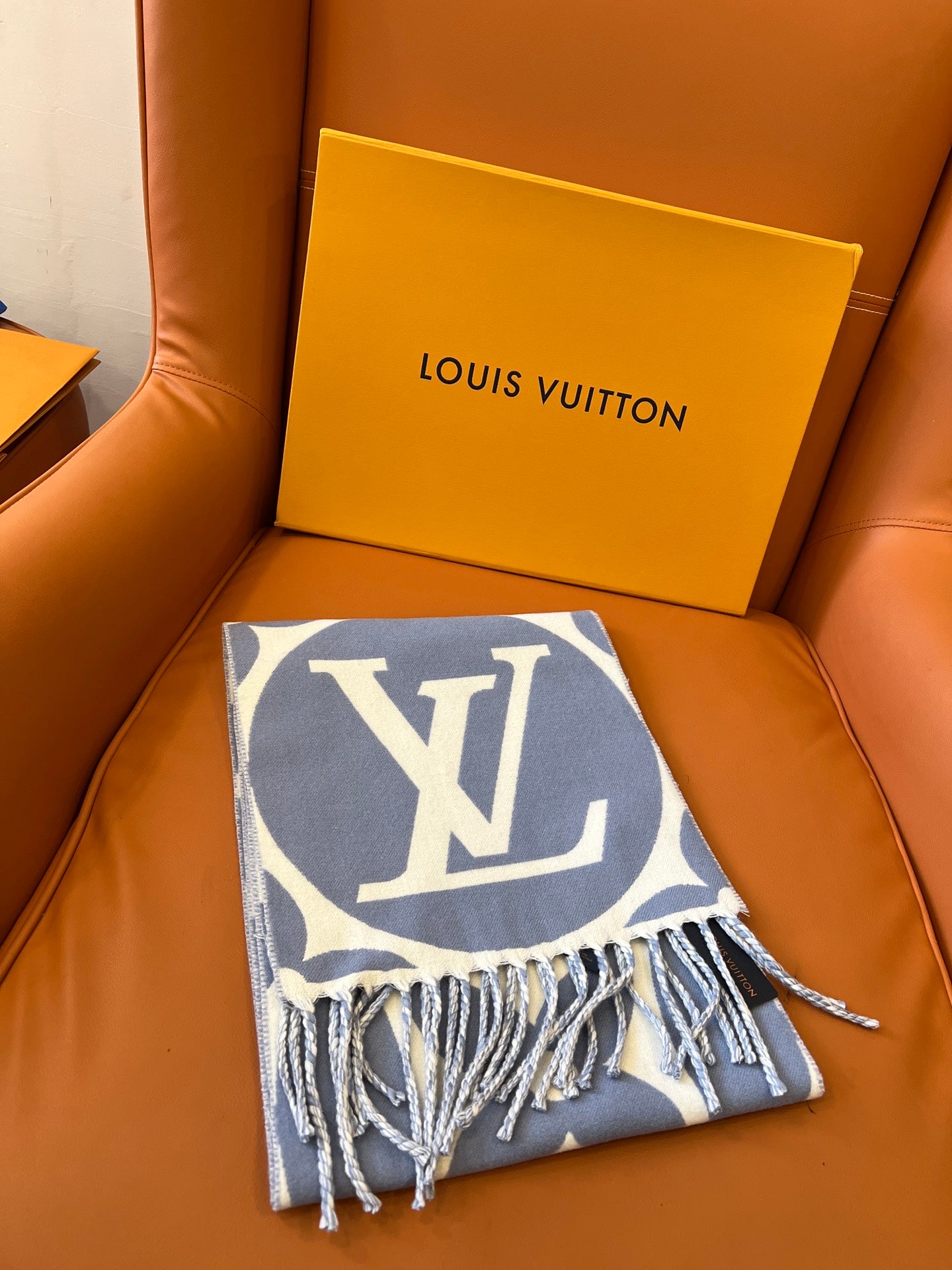 China Replica LV Scarf 180usd Only