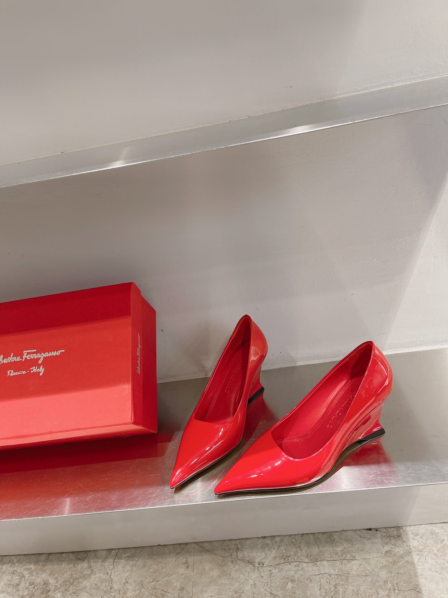 China Replica Ferragamo Women Shoes 108usd Only