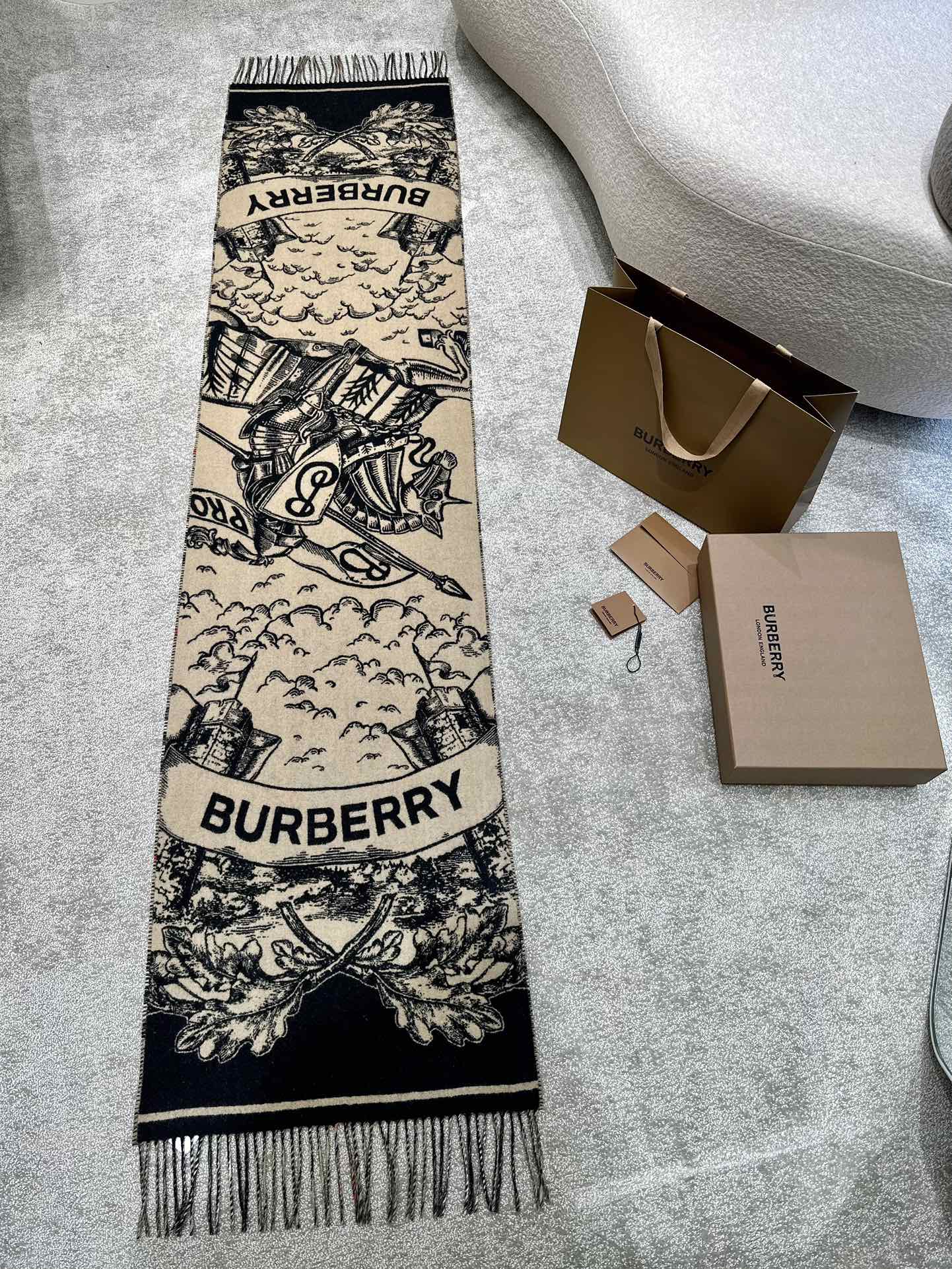 China Replica Burberry Scarf 232usd Only