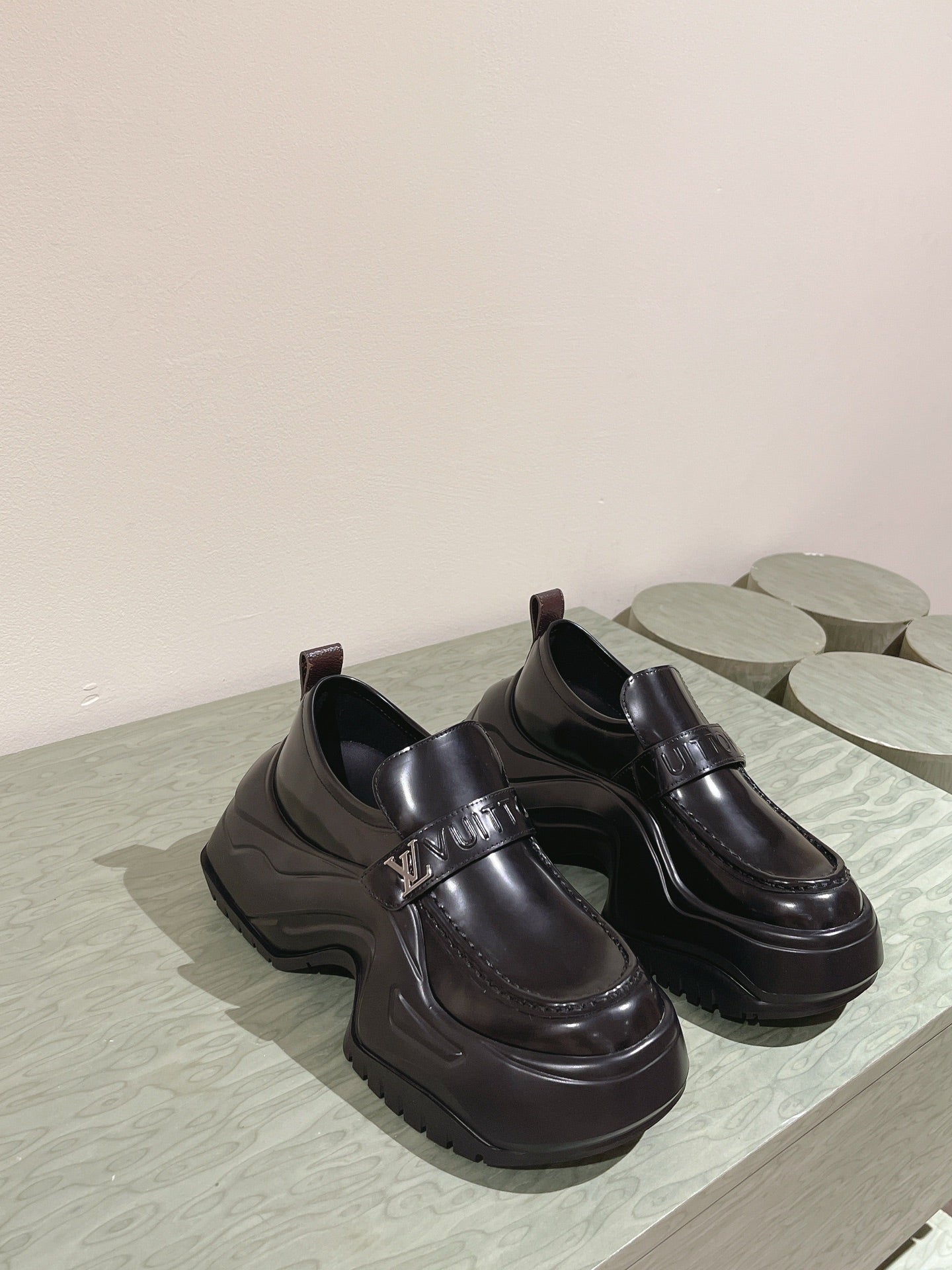 China Replica LV Women Shoes 140usd Only